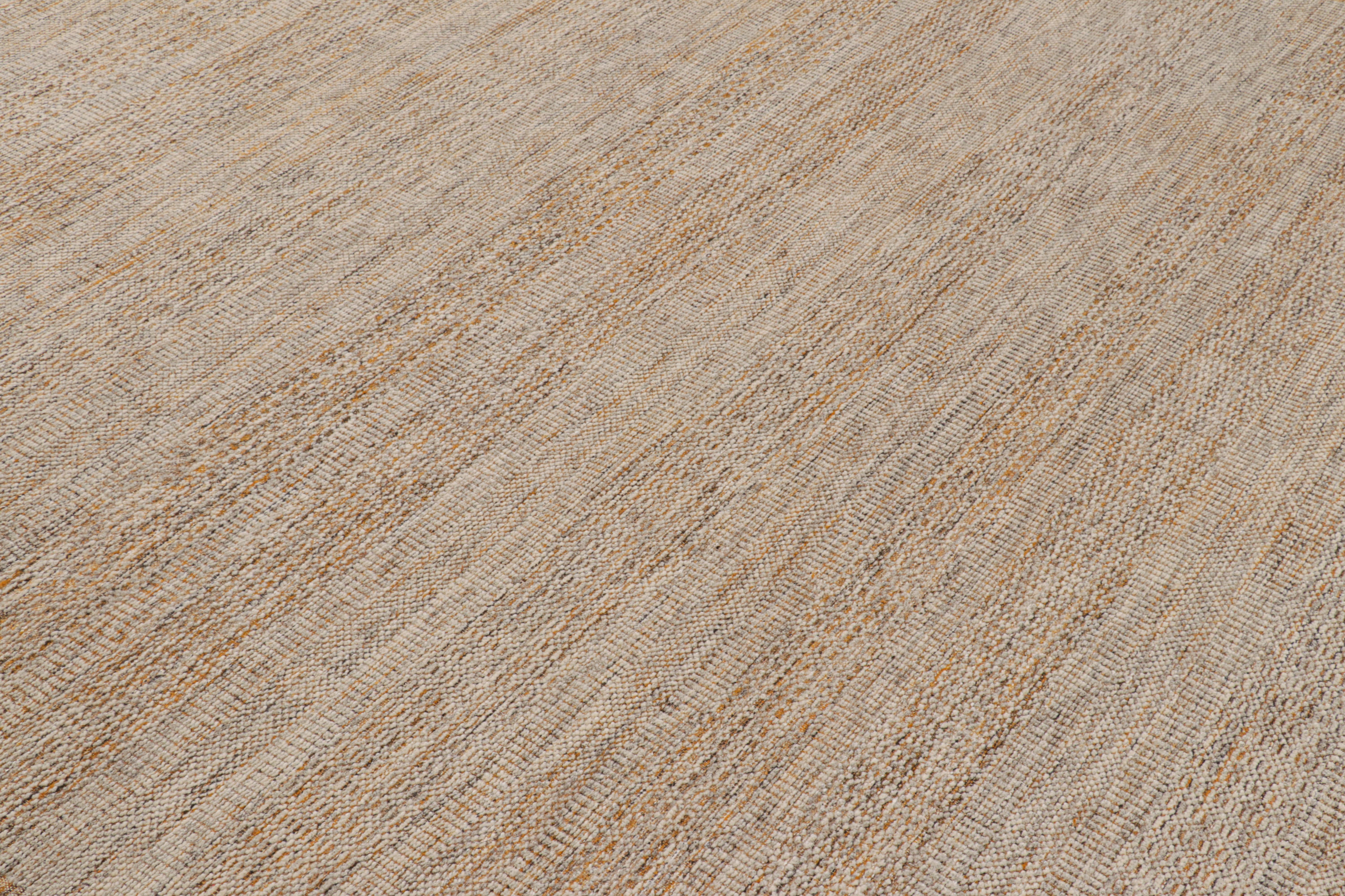 Moderne Rug & Kilim's Contemporary Textural Kilim in Beige-brown Orange and White Tones (Kilim contemporain texturé dans les tons beige-brun, orange et blanc) en vente