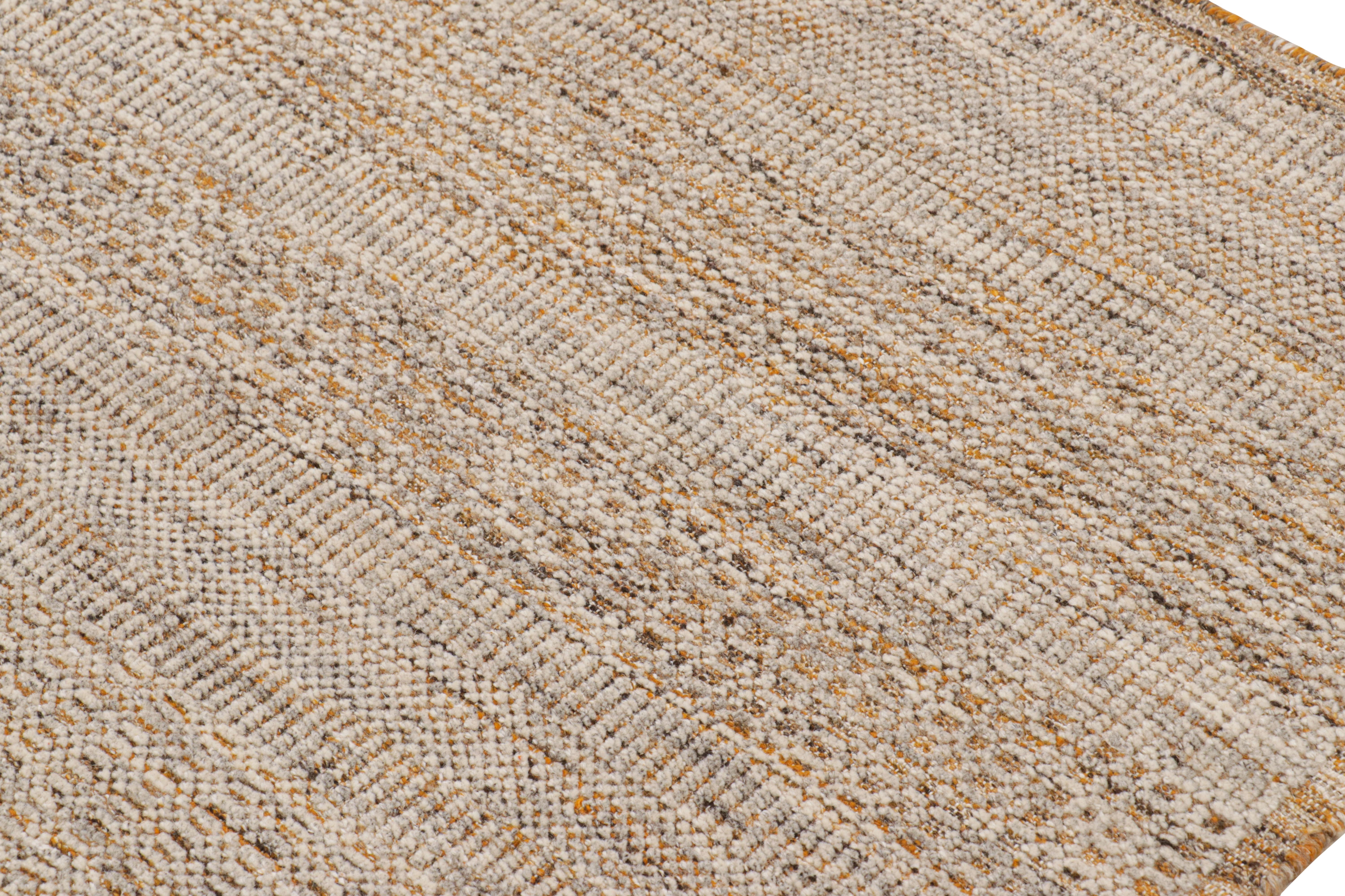 Rug & Kilim's Contemporary Textural Kilim in Beige-brown Orange and White Tones (Kilim contemporain texturé dans les tons beige-brun, orange et blanc) Neuf - En vente à Long Island City, NY