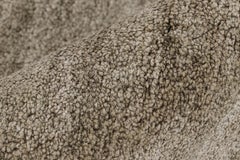 Tapis texturé contemporain de Rug & Kilim dans les tons beige-brun et rayures