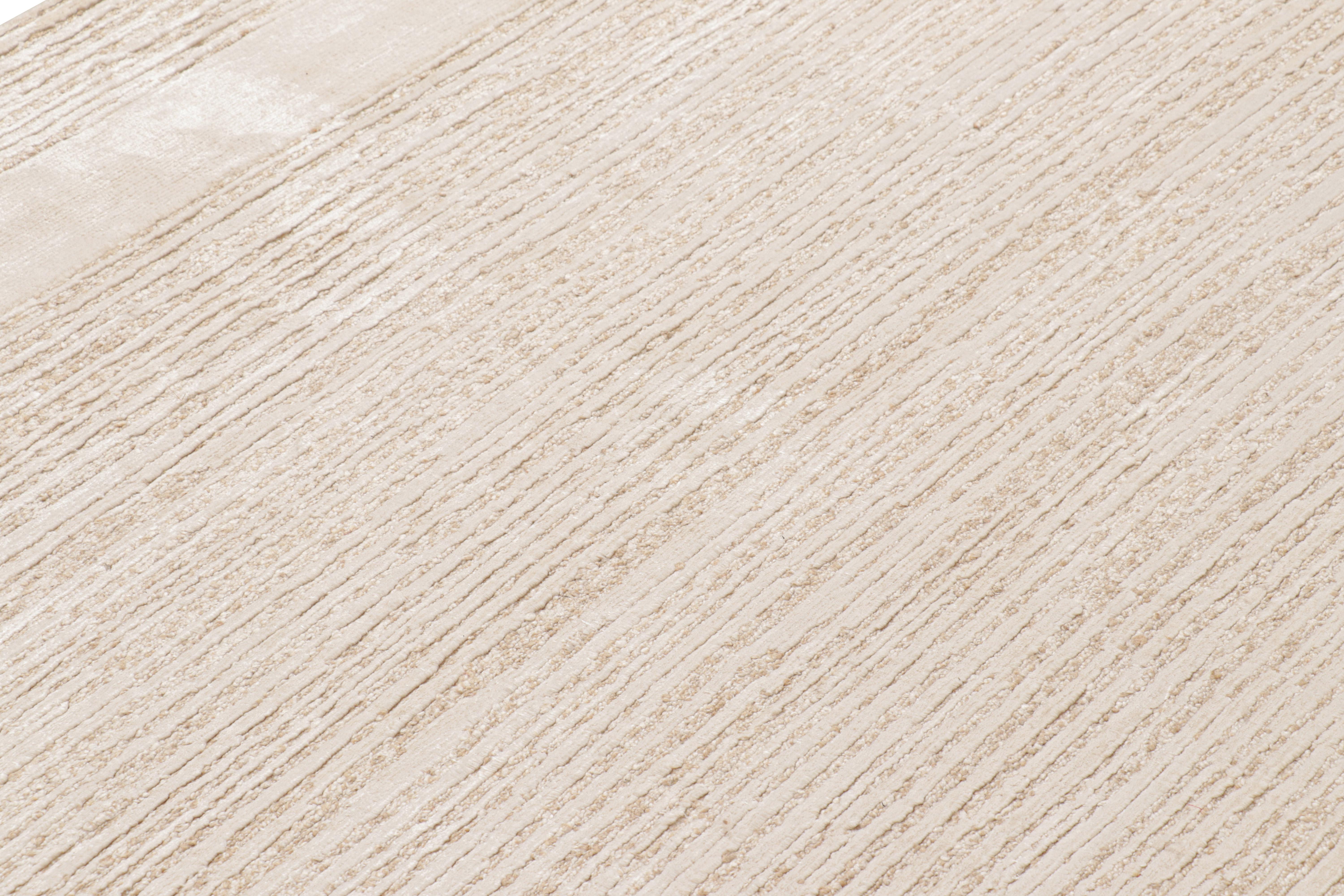 Rug & Kilim's Contemporary Strukturteppich in Beige-, Creme- und Weißtönen (Moderne) im Angebot