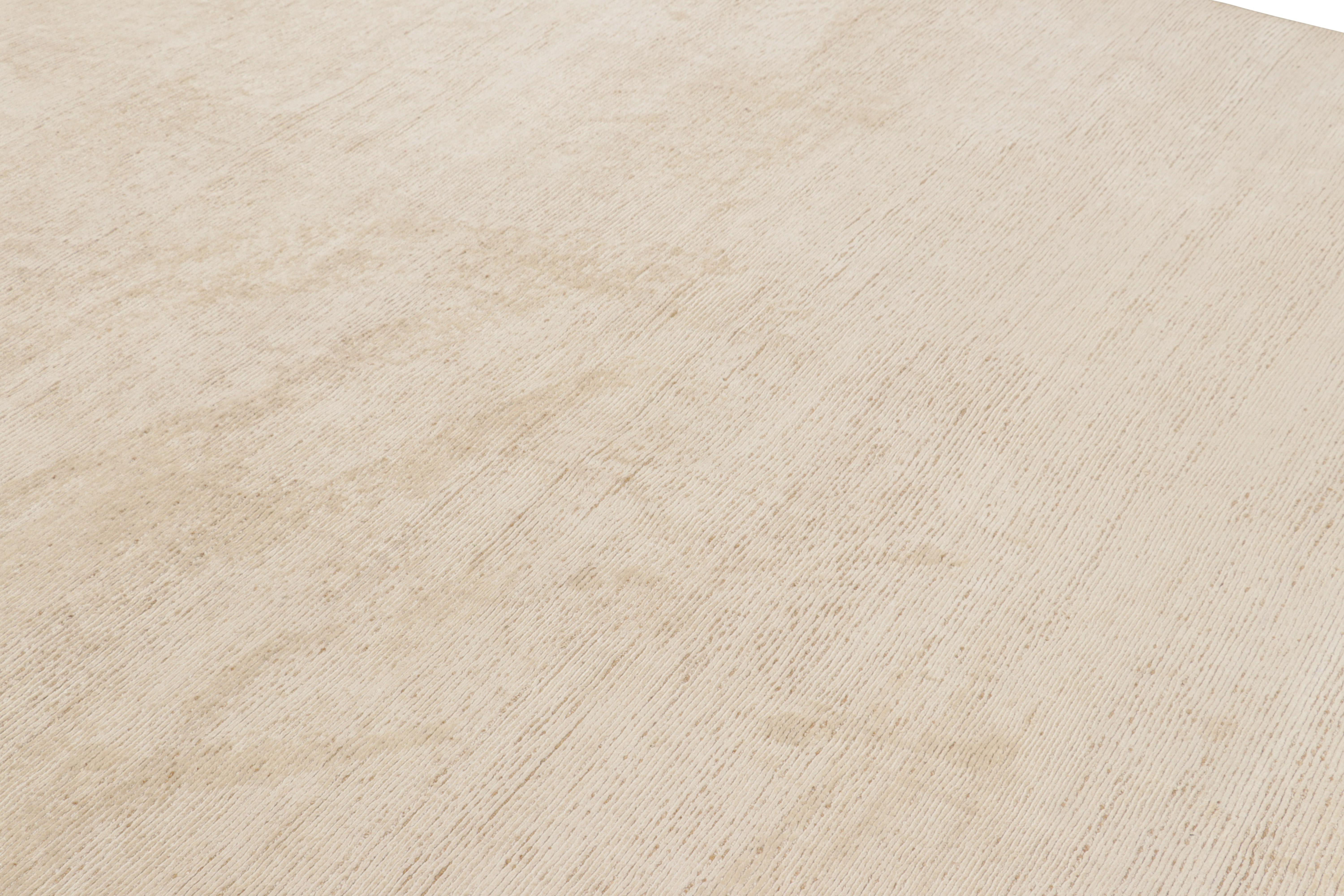 Rug & Kilim's Contemporary Strukturteppich in Beige-, Creme- und Weißtönen (Moderne) im Angebot