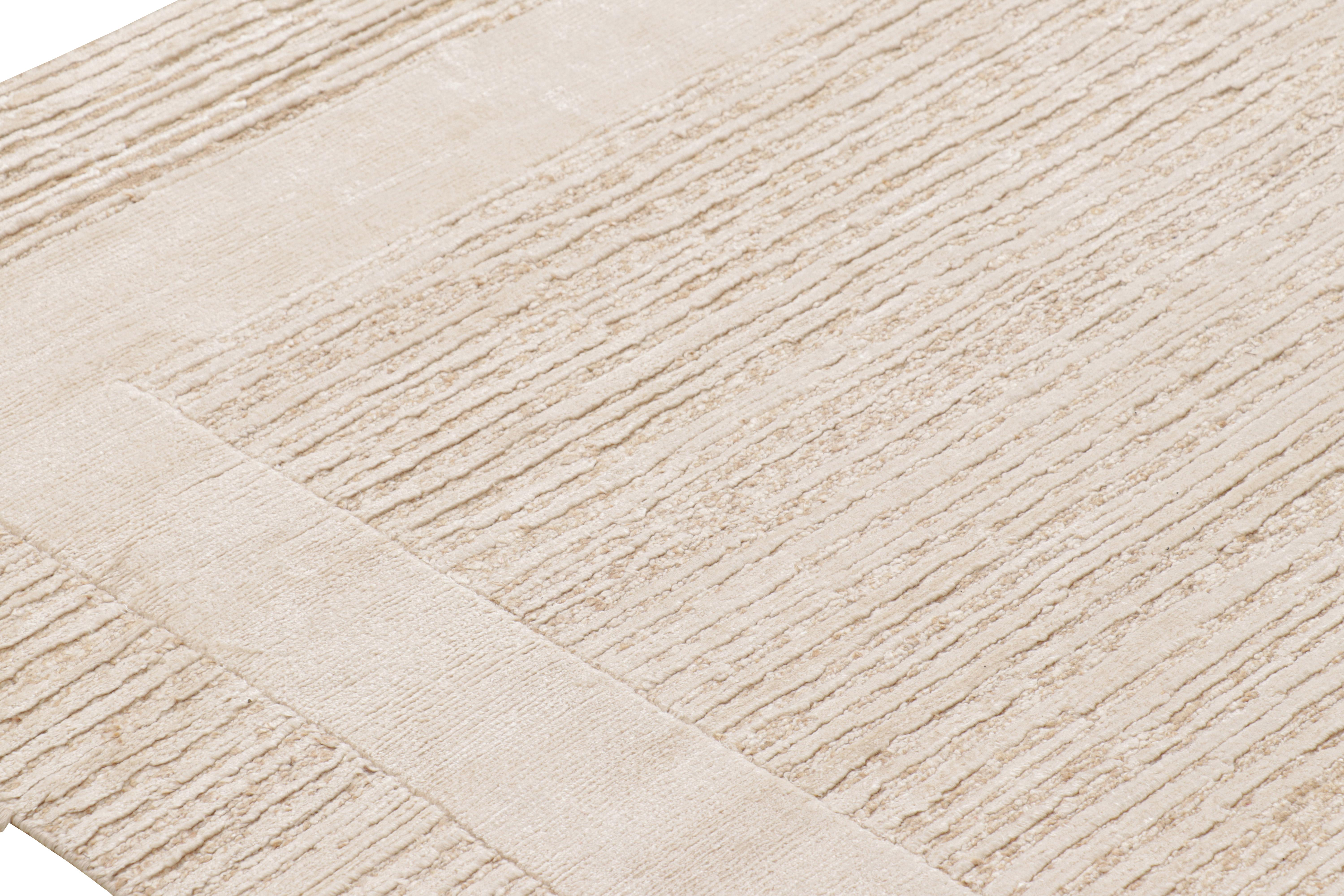 Rug & Kilim's Contemporary Strukturteppich in Beige-, Creme- und Weißtönen (21. Jahrhundert und zeitgenössisch) im Angebot