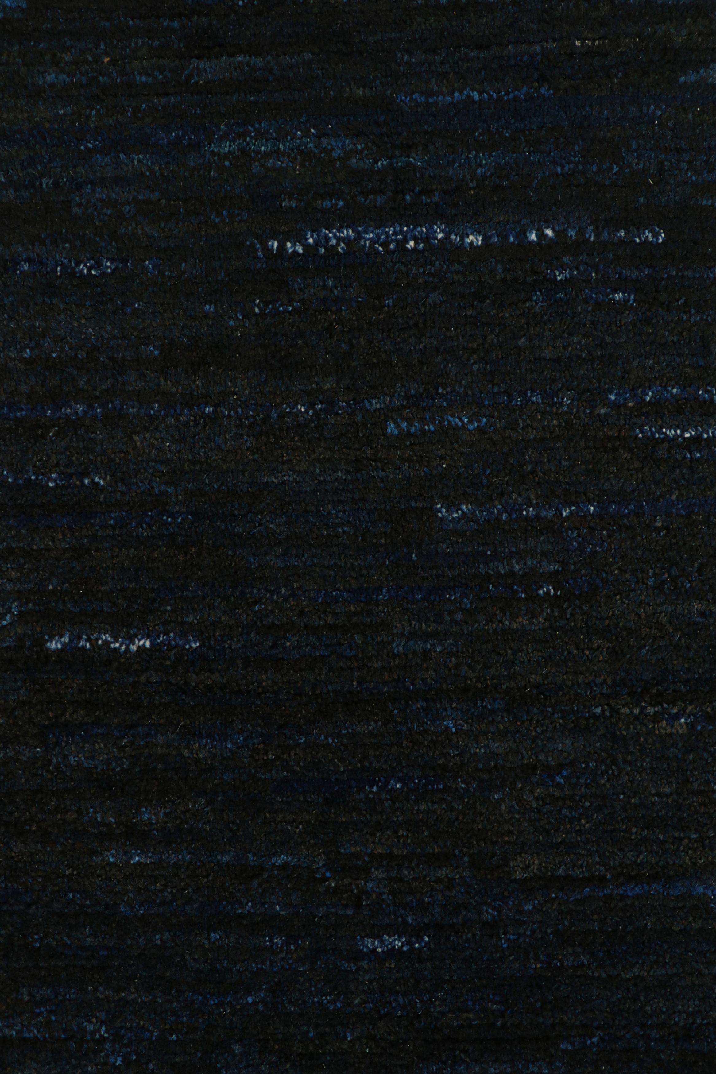 Rug & Kilim's Contemporary Strukturteppich in dunkelblauen Tönen und Streifen im Zustand „Neu“ im Angebot in Long Island City, NY