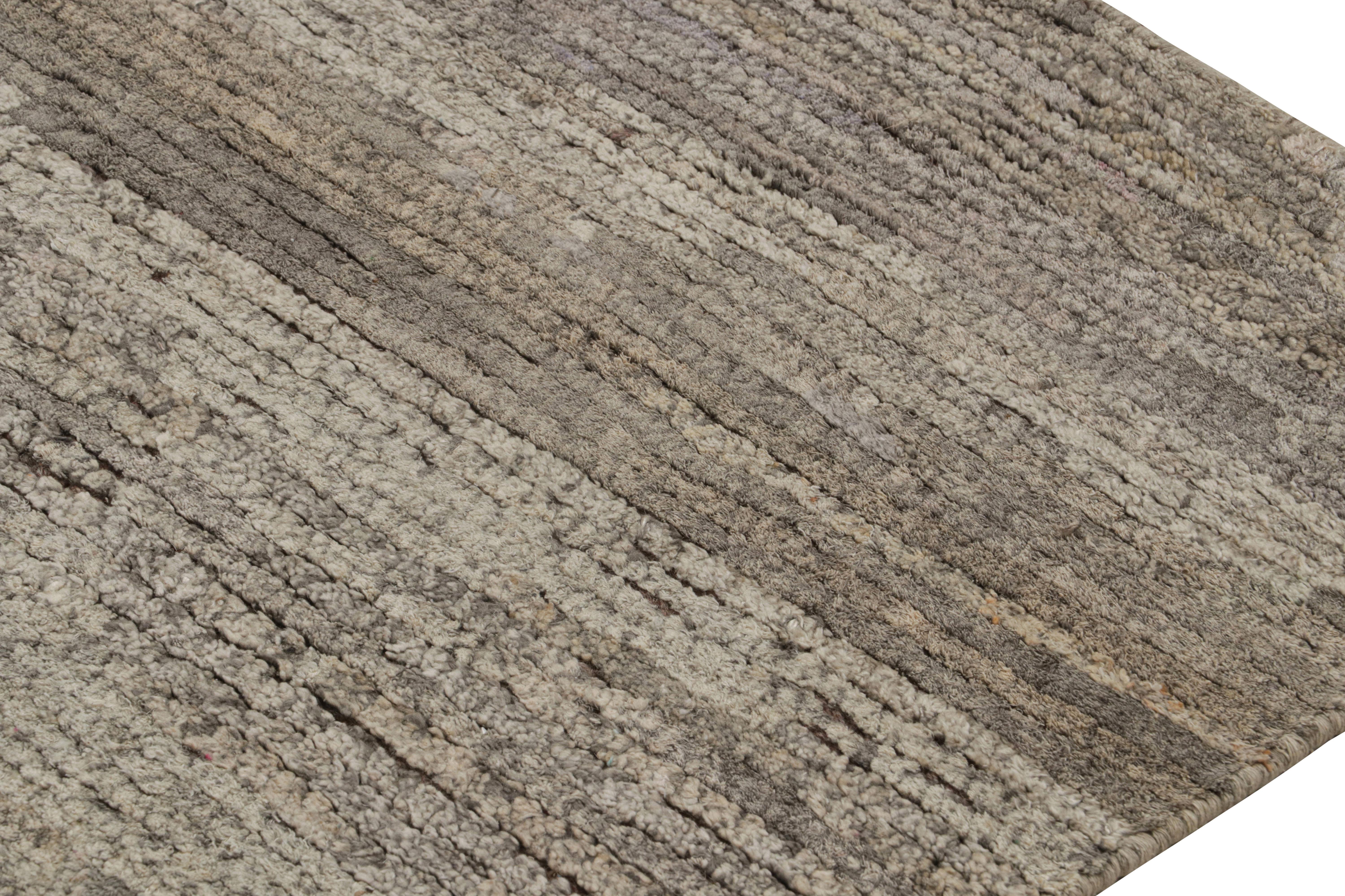 Rug & Kilim's Contemporary Strukturteppich in Grau- und Beigetönen im Zustand „Neu“ im Angebot in Long Island City, NY