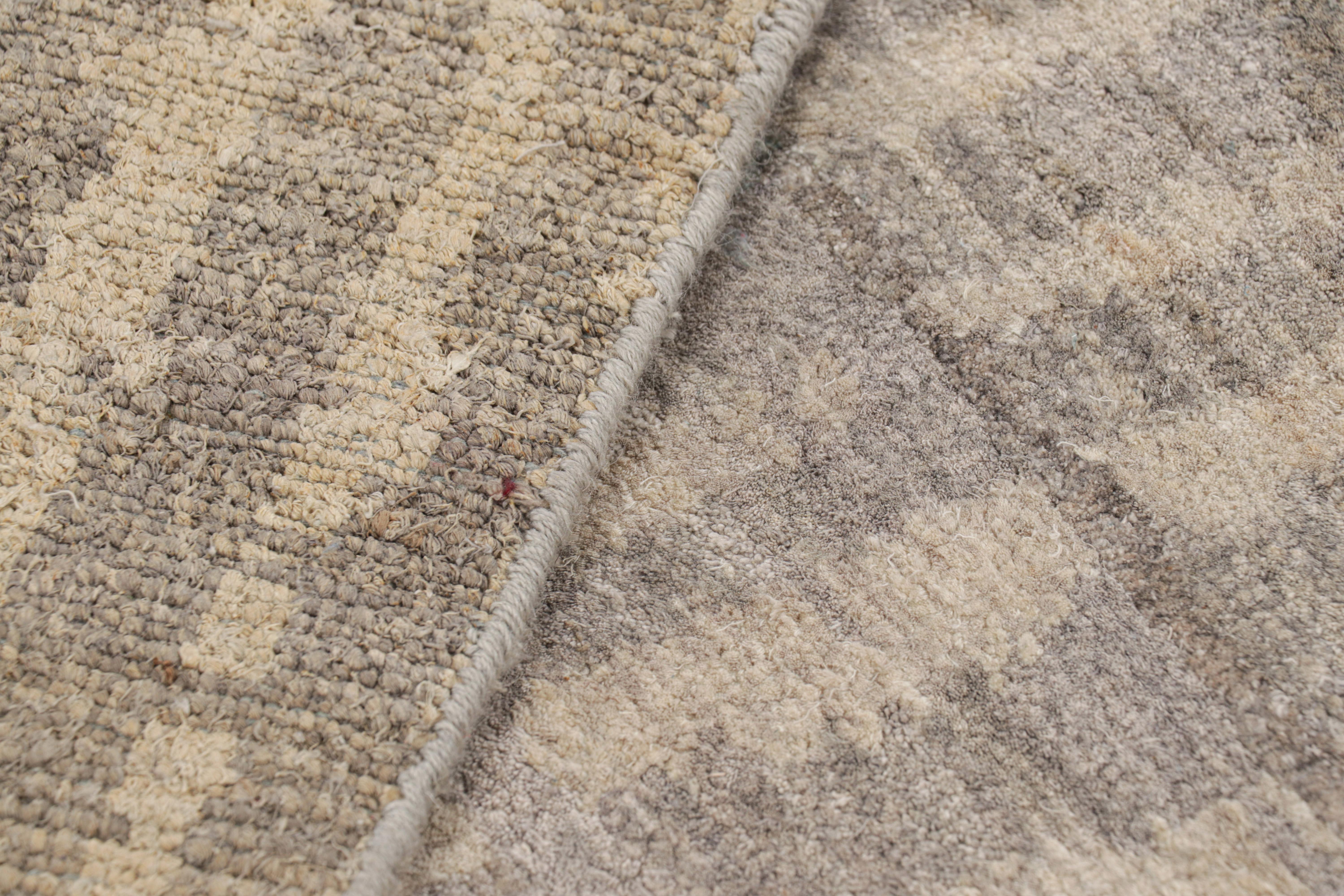 Rug & Kilim's Contemporary Strukturteppich in Grau- und Cremetönen (21. Jahrhundert und zeitgenössisch) im Angebot