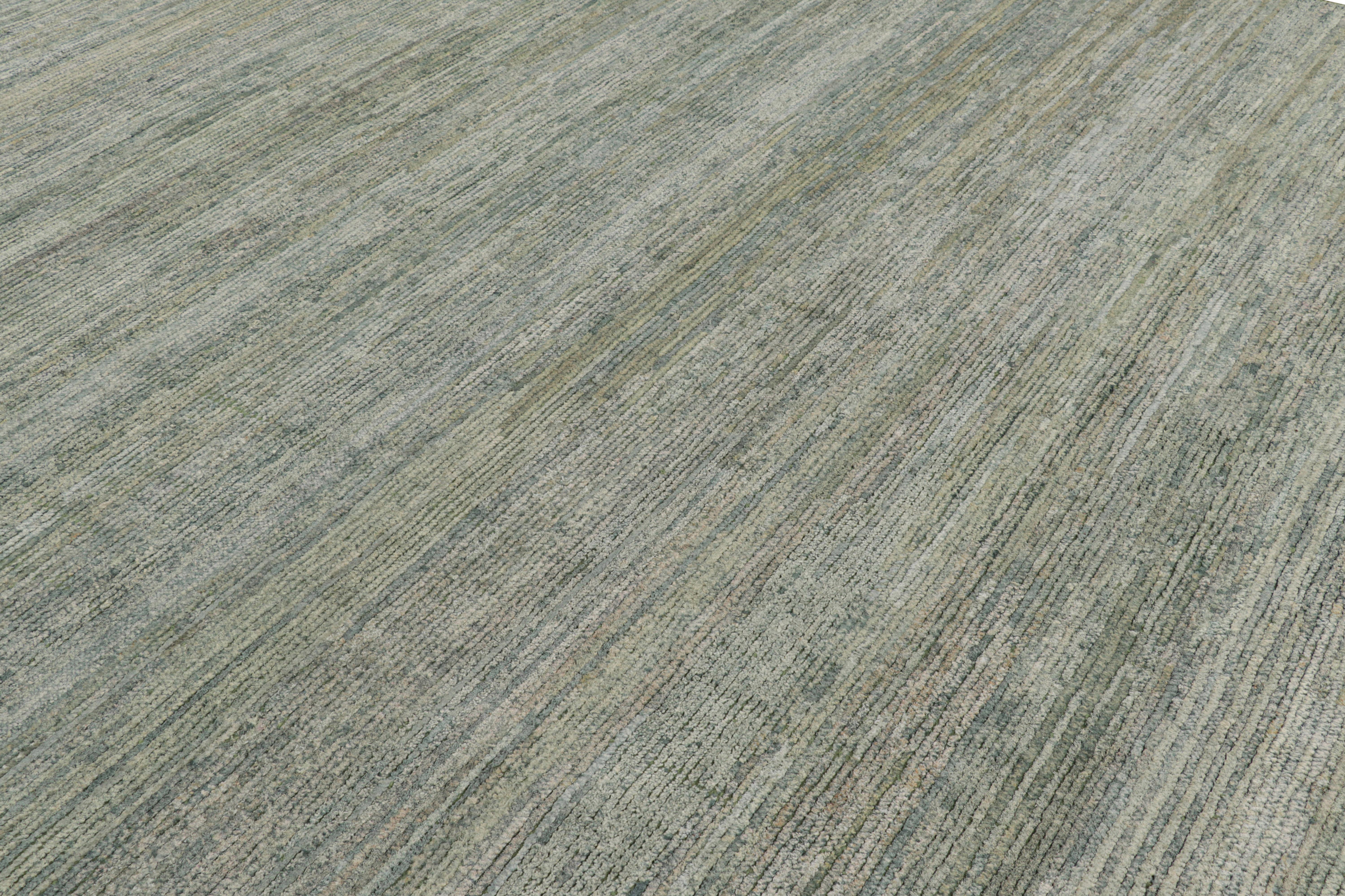 Moderno Rug & Kilim è un tappeto contemporaneo dai toni verdi e blu in vendita