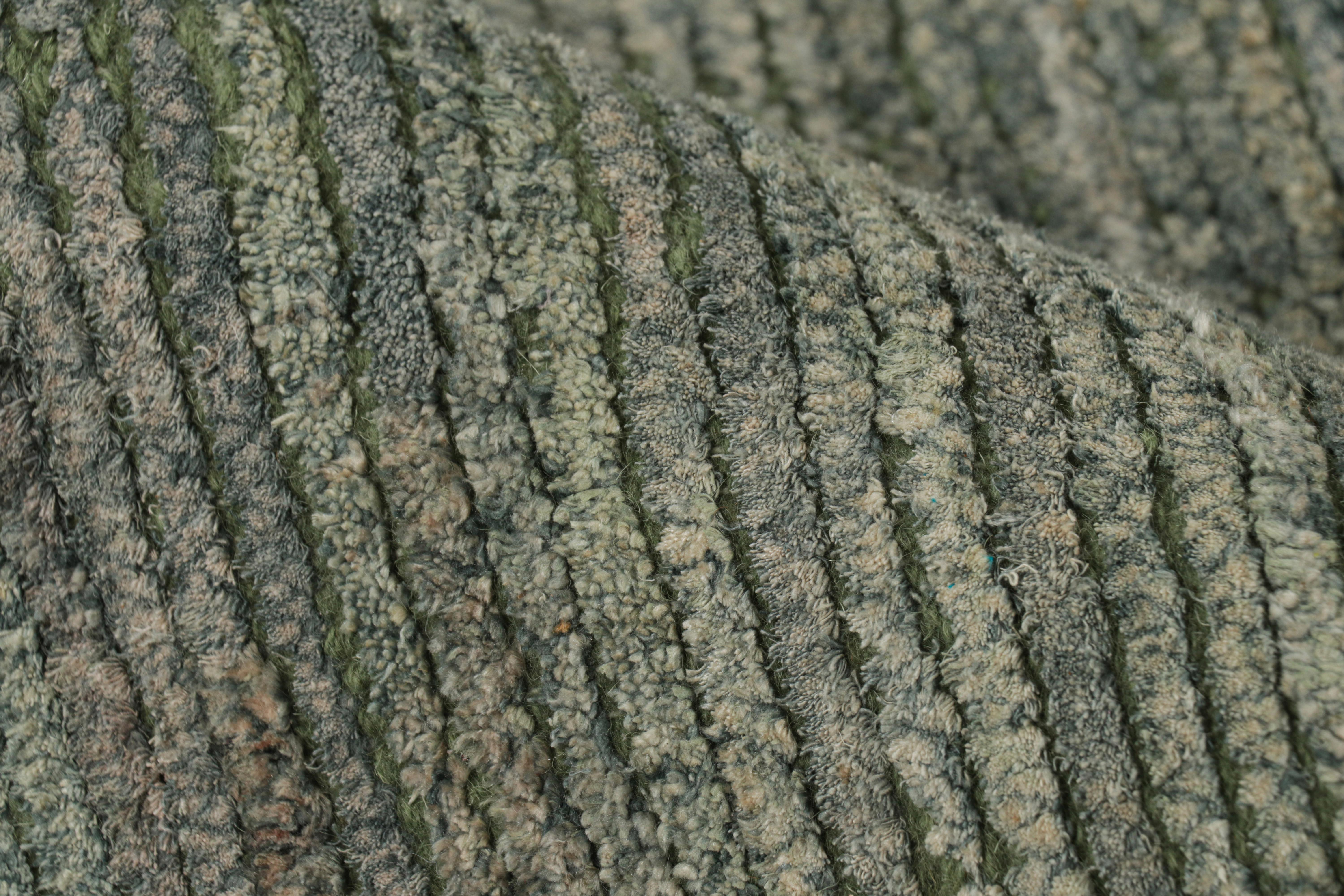 XXI secolo e contemporaneo Rug & Kilim è un tappeto contemporaneo dai toni verdi e blu in vendita