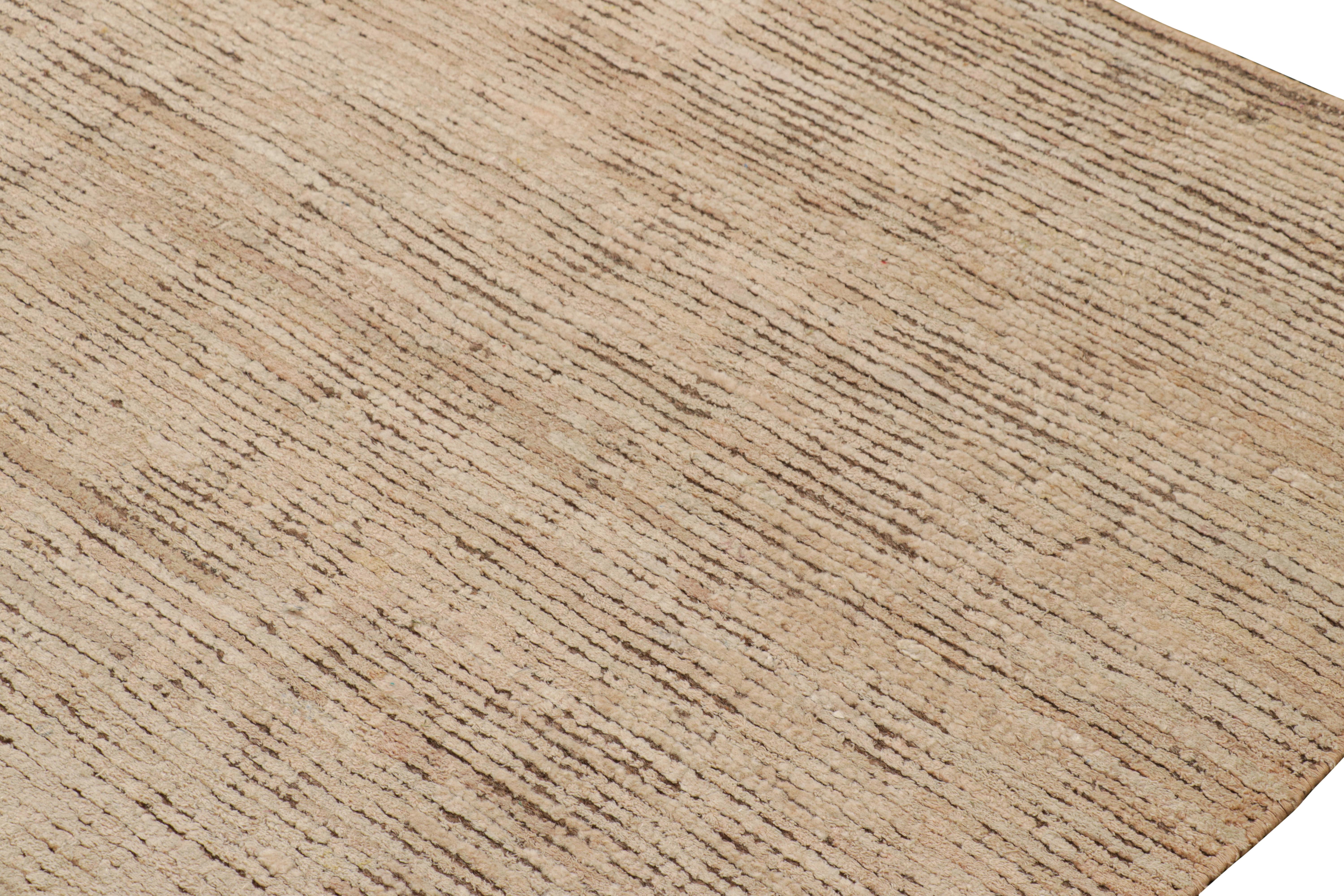 Rug & Kilim è un tappeto contemporaneo dai toni rosa e beige-marrone In condizioni Nuovo in vendita a Long Island City, NY