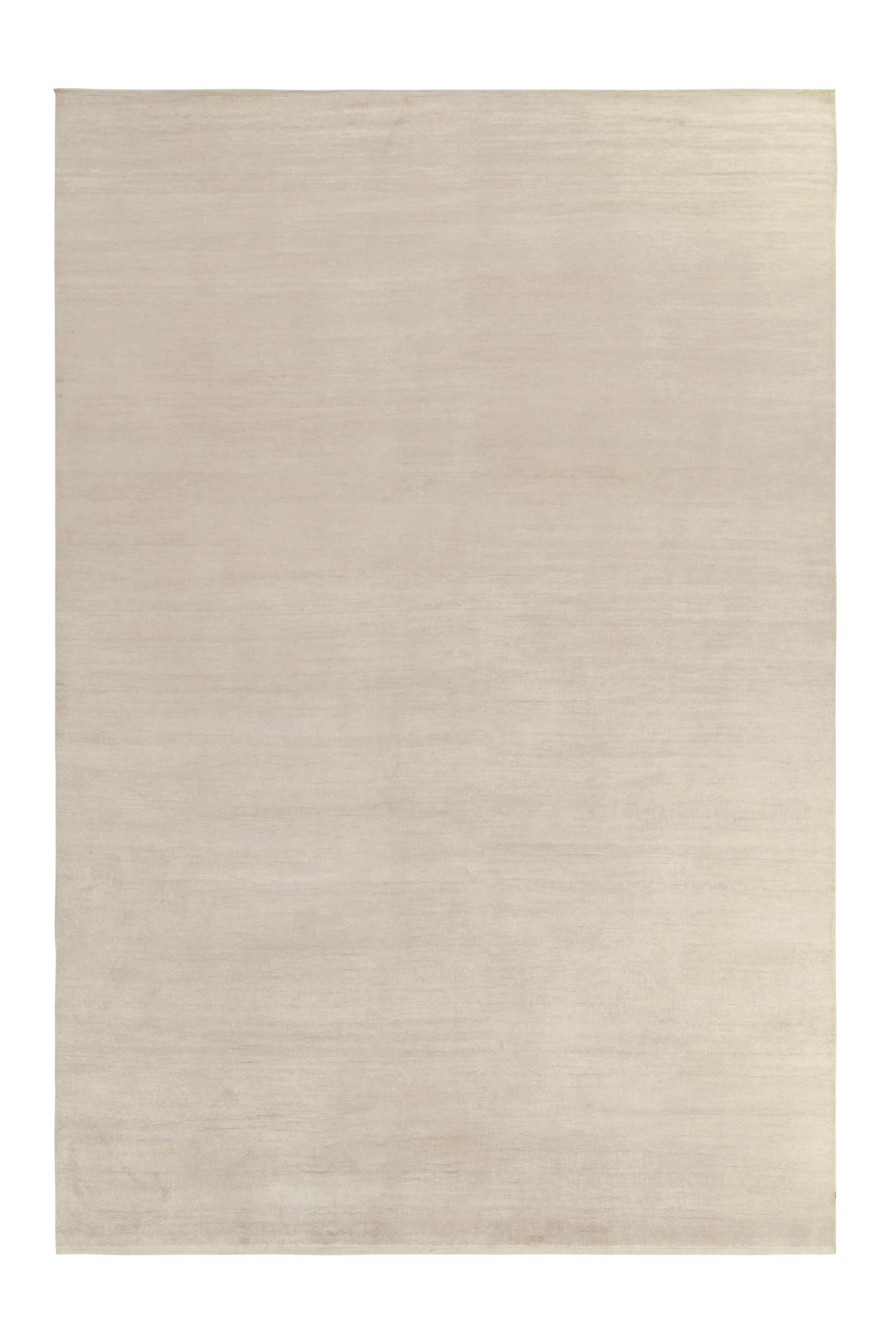 Hand knotted in fine silk, a scintillating 8x12 piece from Rug & Kilim’s coveted Texture of Color Collection. A delicious blend of luxurious gray and off-white tones plays with a subtle sheen, naturally complimenting the textural concept with a more
