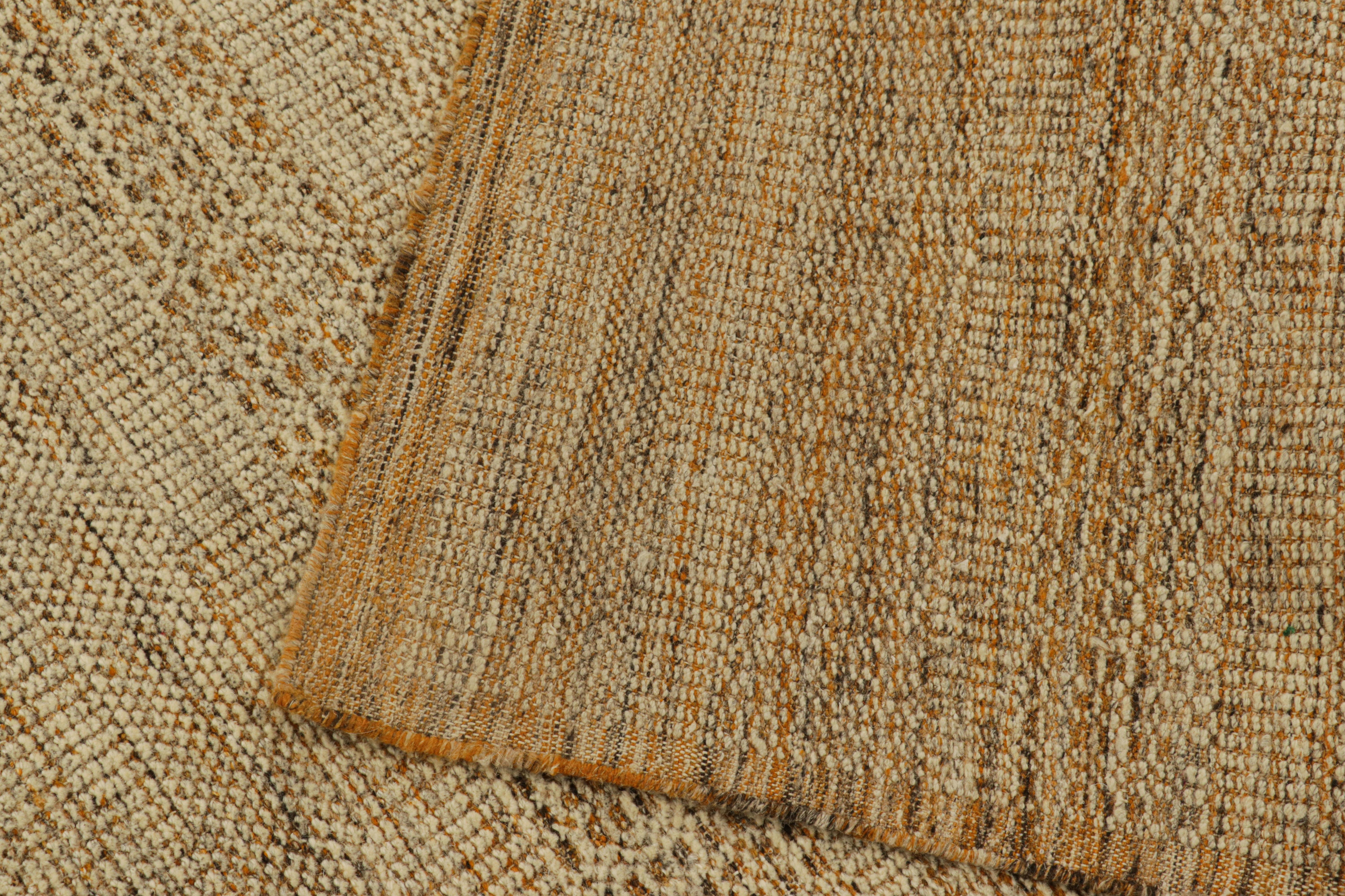 Rug & Kilim’s Contemporary Textural Rug in Tones of Beige/Brown In New Condition For Sale In Long Island City, NY