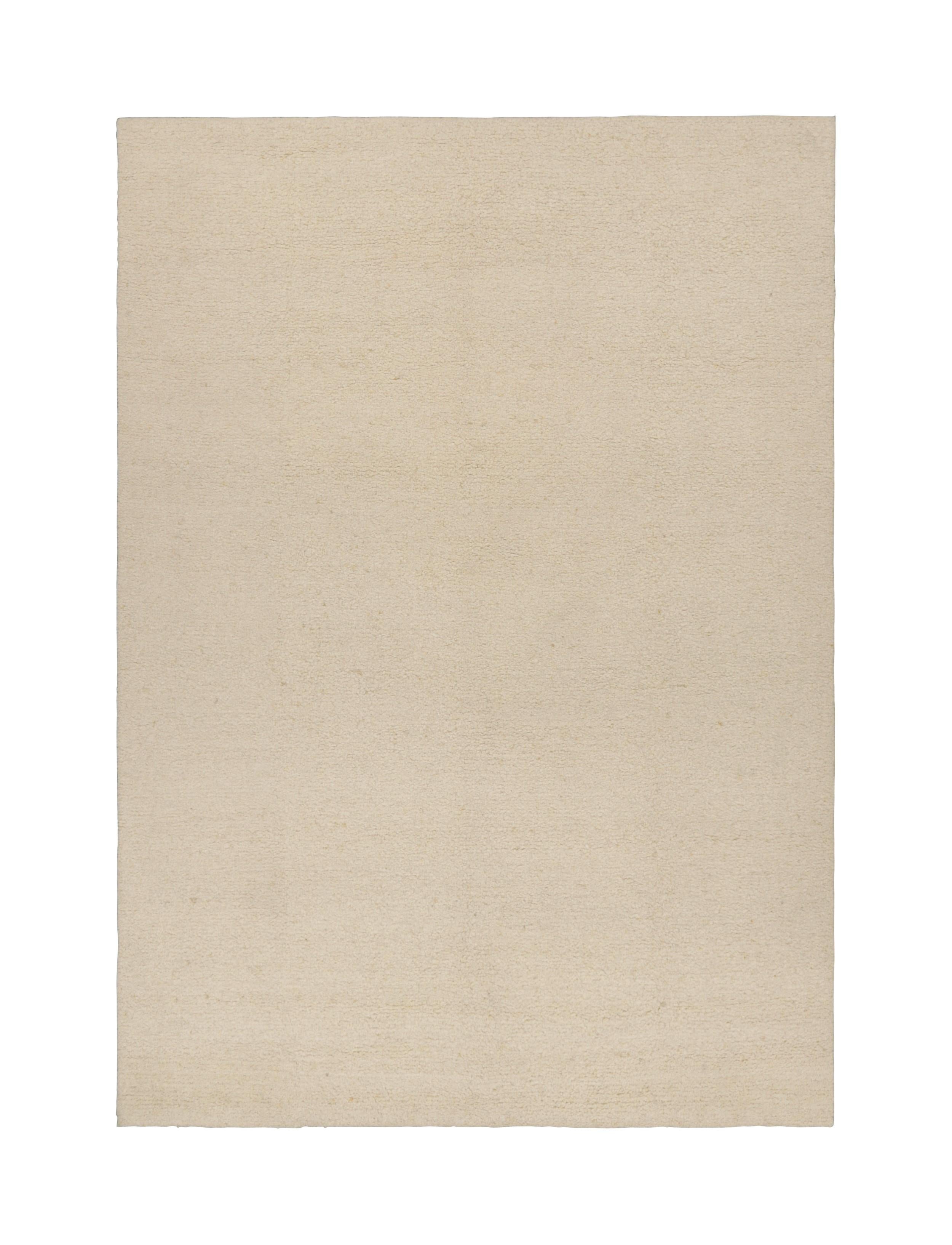 Rug & Kilim’s Contemporary Textural Rug in Tones of Beige, Cream and White In New Condition For Sale In Long Island City, NY