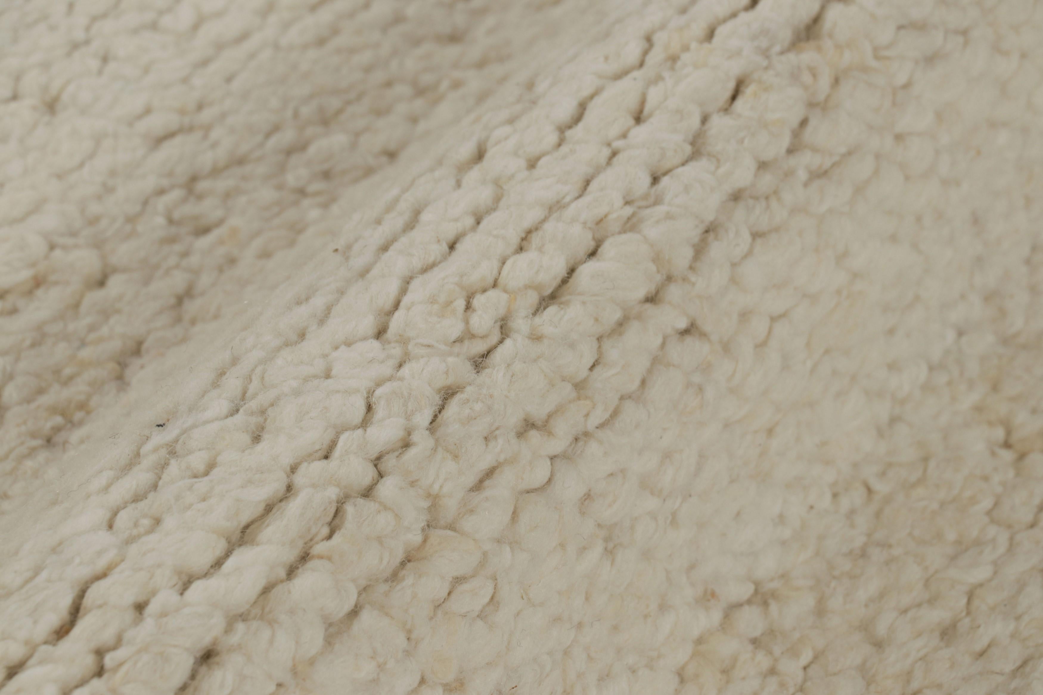 Alfombra de textura contemporánea Rug & Kilim en tonos crema y blanco roto en Nuevo estado para la venta en Long Island City, NY