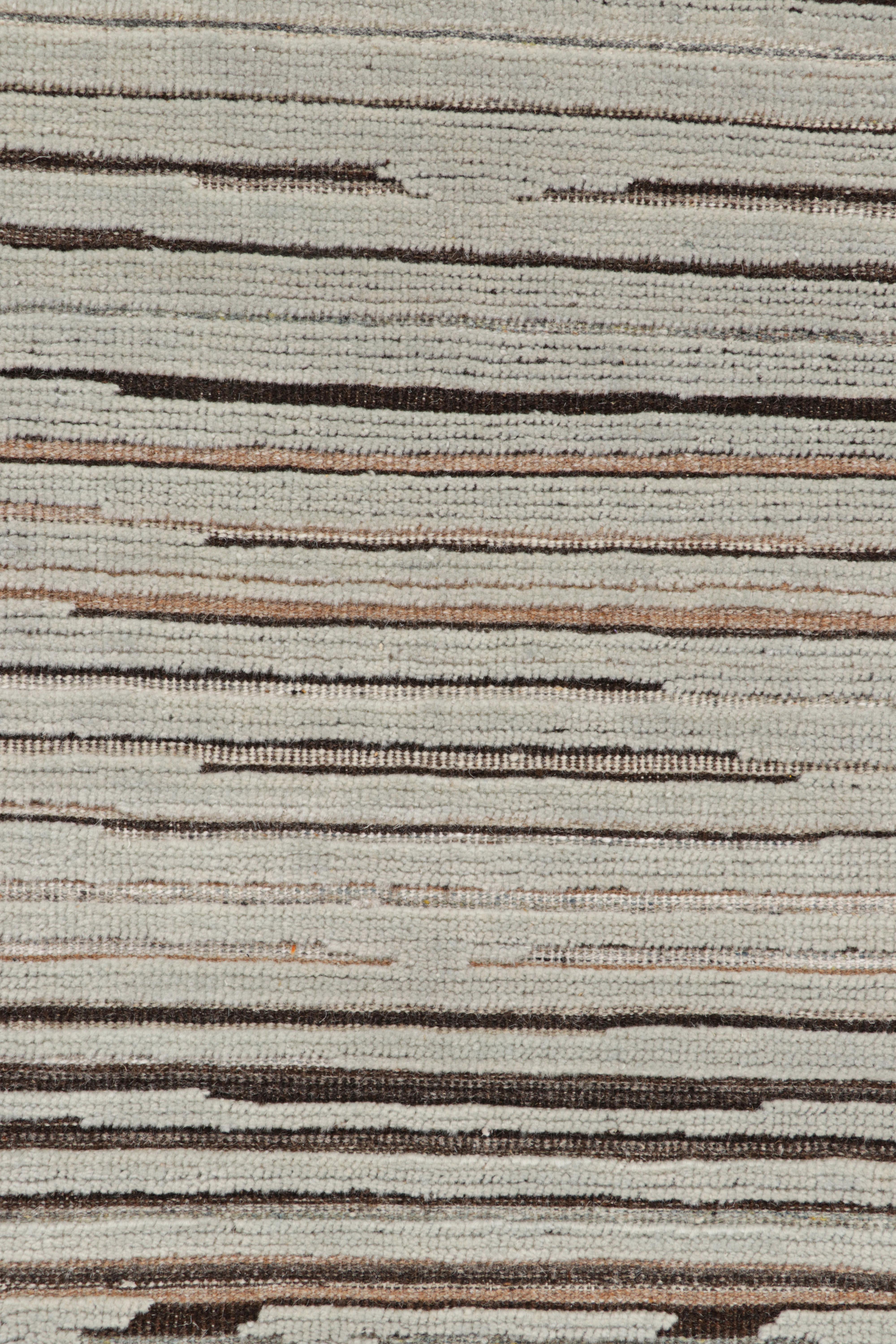 Indiano Rug & Kilim è un tappeto contemporaneo a strisce alte blu e beige-marrone in vendita