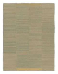 Rug & Kilim è un kilim solido dalla struttura contemporanea in tomi blu ghiaccio e oro.
