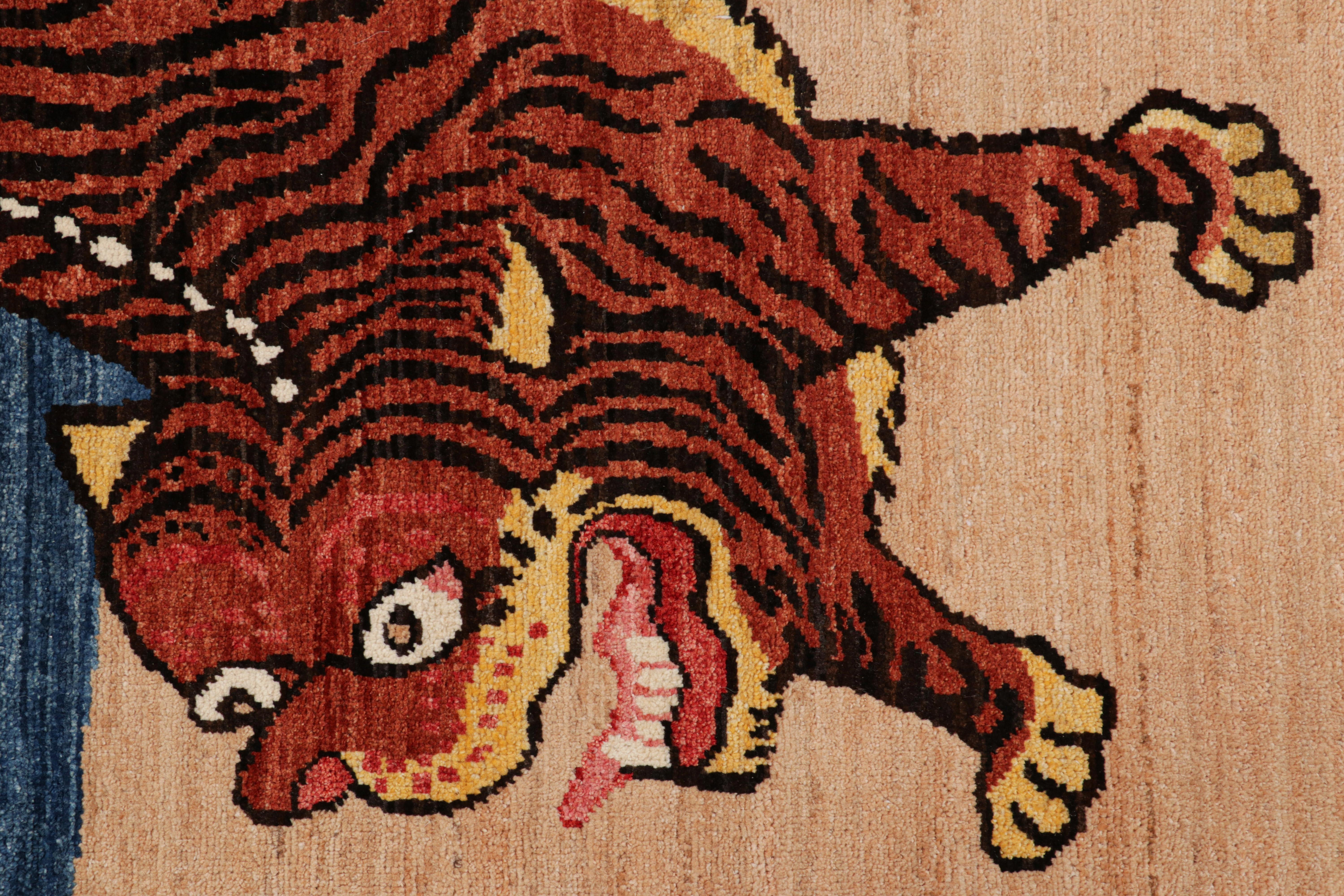 Rug & Kilim's Contemporary Tiger Bildteppich in Beige-, Blau- und Rot-Tönen (Moderne) im Angebot