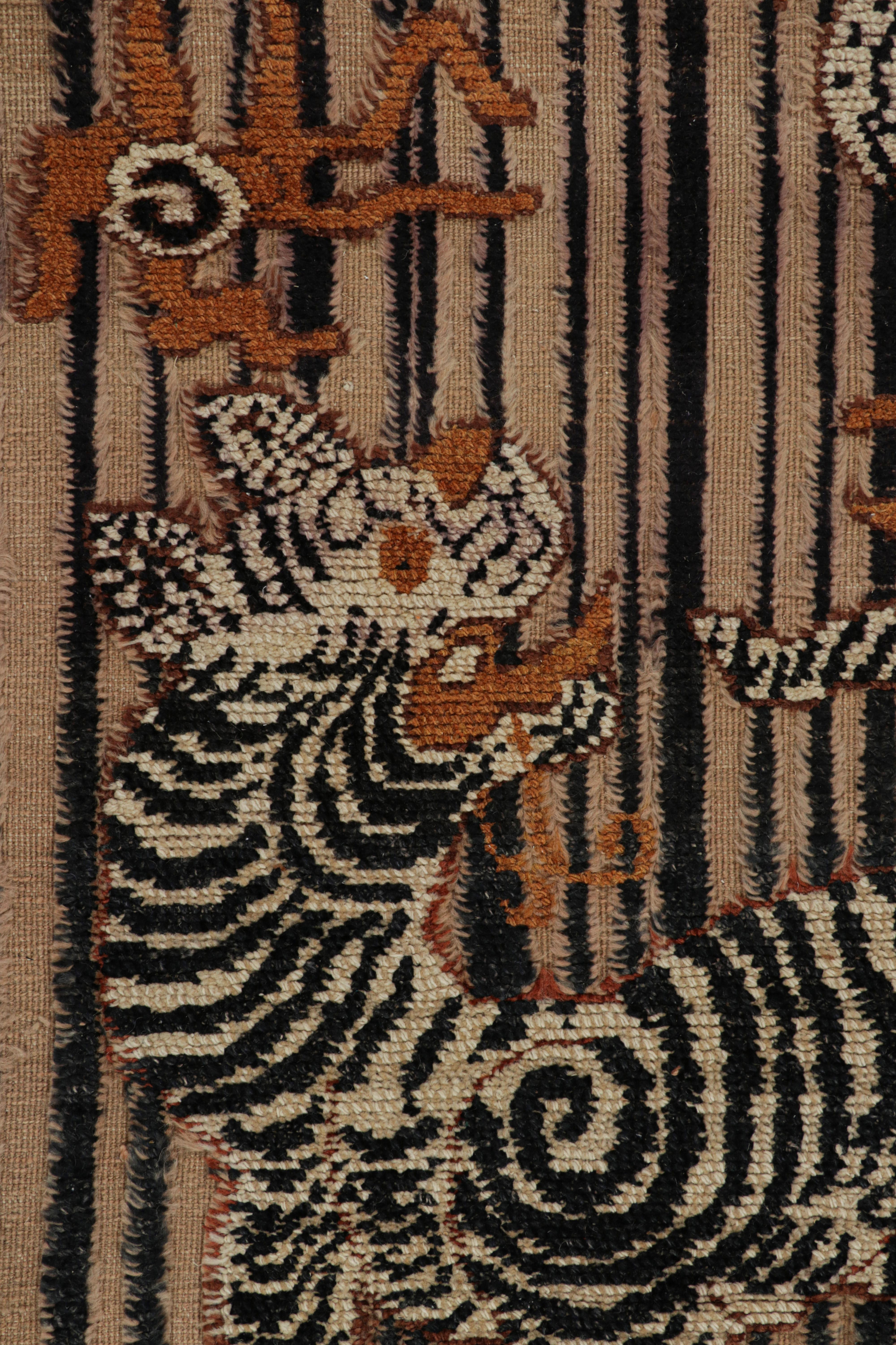 Moderne Rug & Kilim's Contemporary Tiger Pictorial Rug in Brown, Rust and Black Tones (Tapis pictural contemporain en forme de tigre dans les tons de Brown, de rouille et de noir) en vente