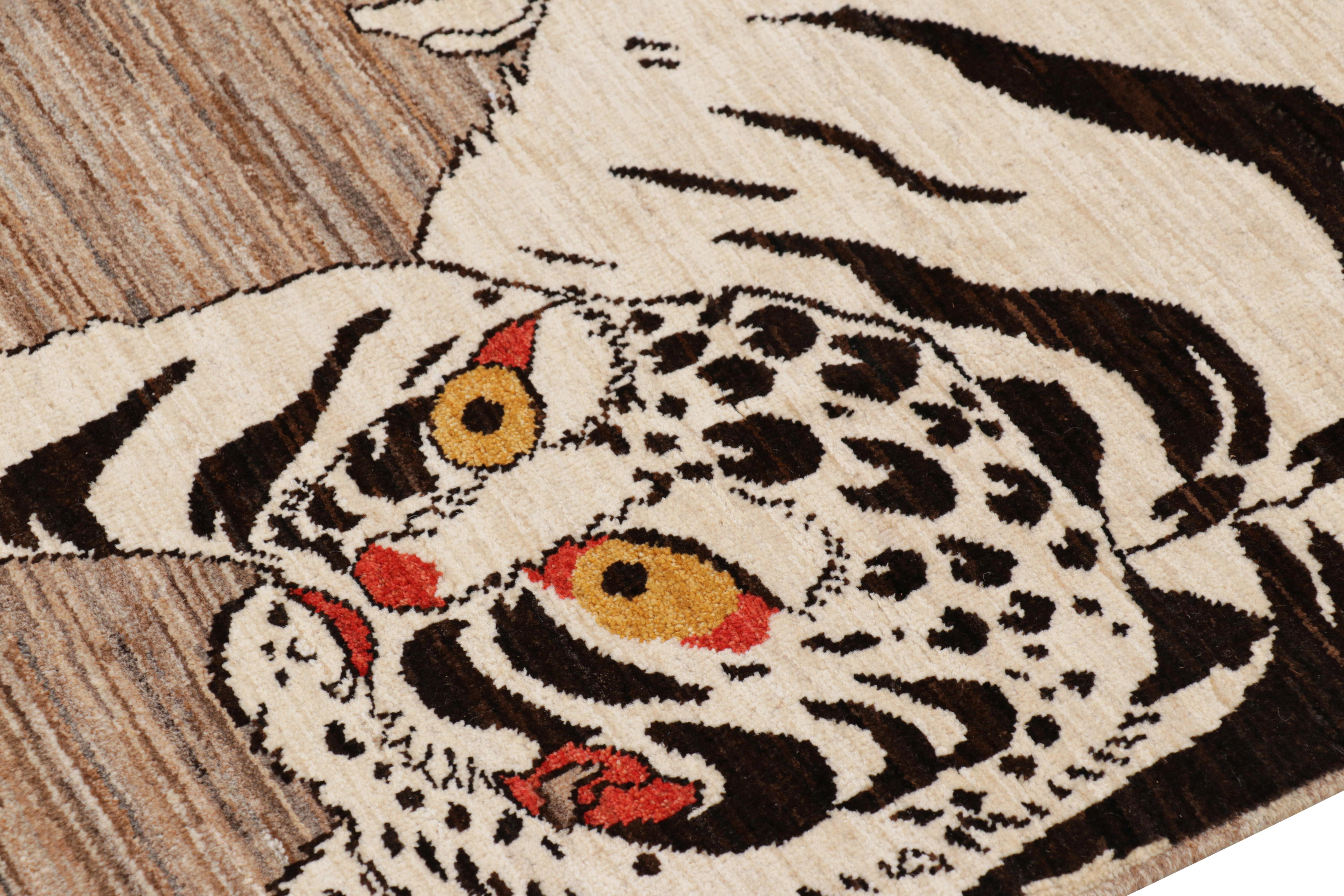 Rug & Kilim's Contemporary Tiger Bildteppich in Weiß- und Schwarztönen (Handgeknüpft) im Angebot