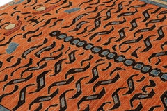 Rug & Kilim's Contemporary Tiger Rug in Blue with Black and Orange Pictorial (tapis tigré contemporain en bleu avec pictogramme noir et orange)