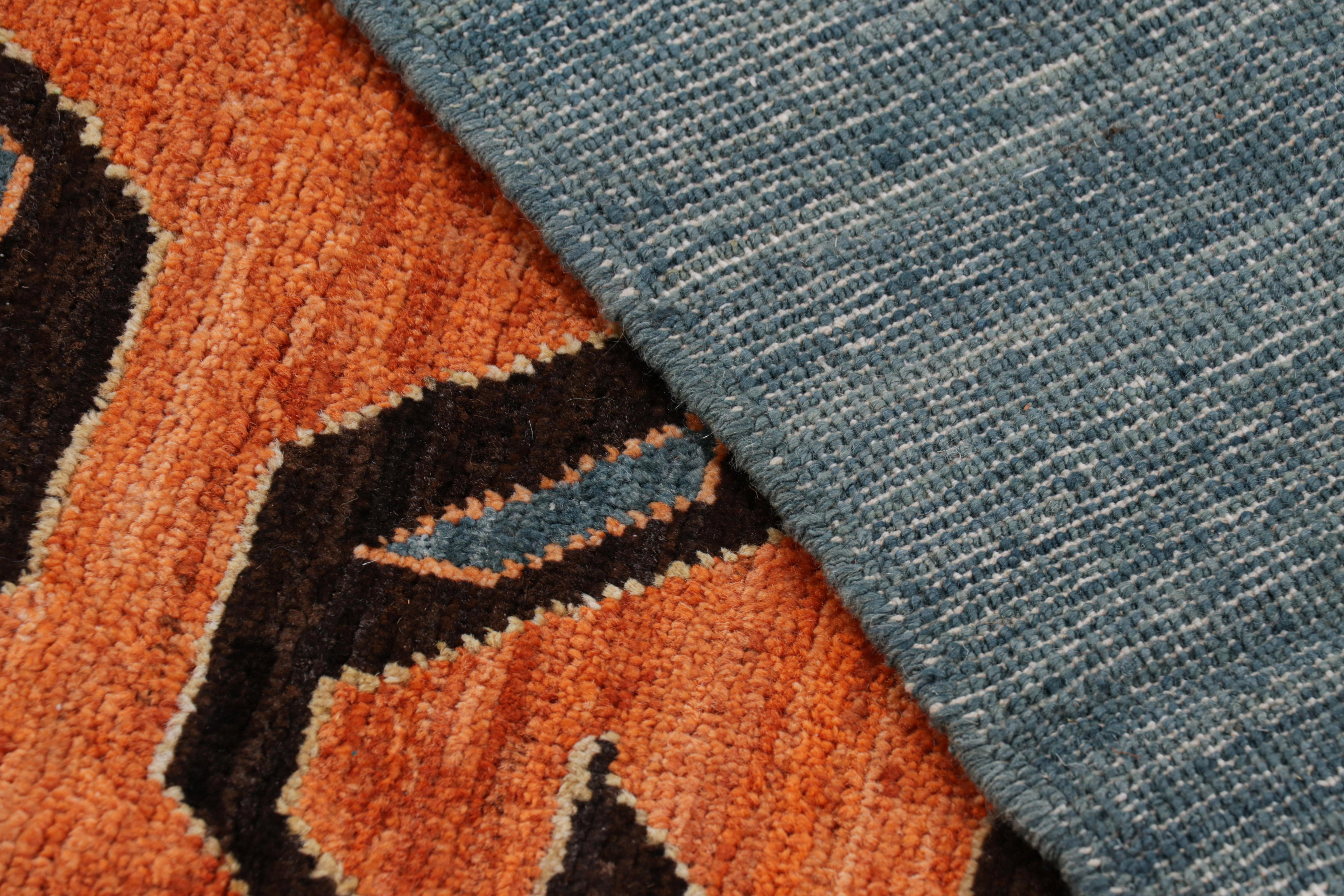 XXIe siècle et contemporain Rug & Kilim's Contemporary Tiger Rug in Blue with Black and Orange Pictorial (tapis tigré contemporain en bleu avec pictogramme noir et orange) en vente