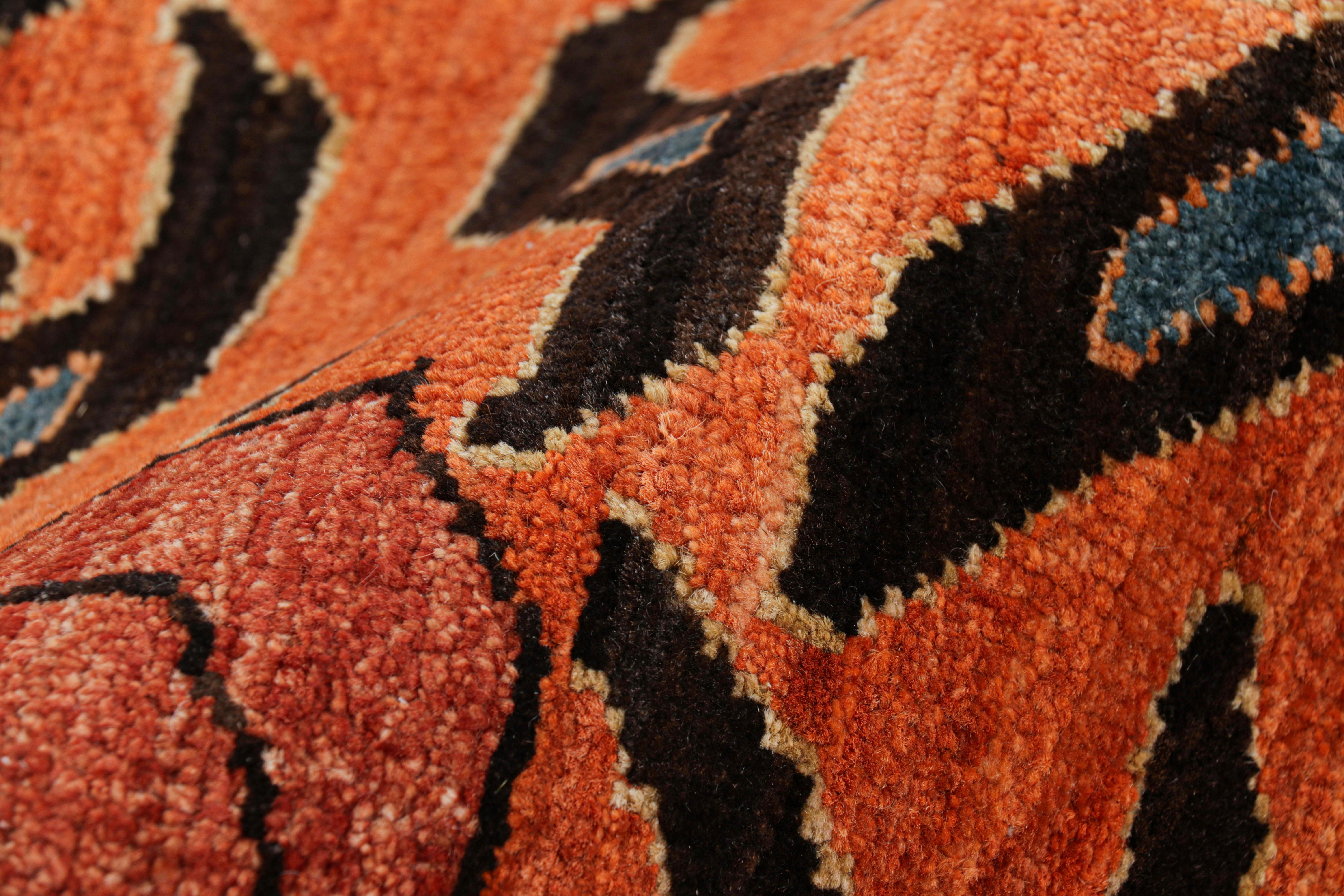 XXI secolo e contemporaneo Rug & Kilim è un tappeto tigrato contemporaneo in blu con immagini in nero e arancione. in vendita
