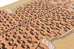 Rug & Kilim's Contemporary Tiger Rug in Gold with Brown and Orange Pictorial (Tapis tigré contemporain en or avec pictogramme brun et orange)