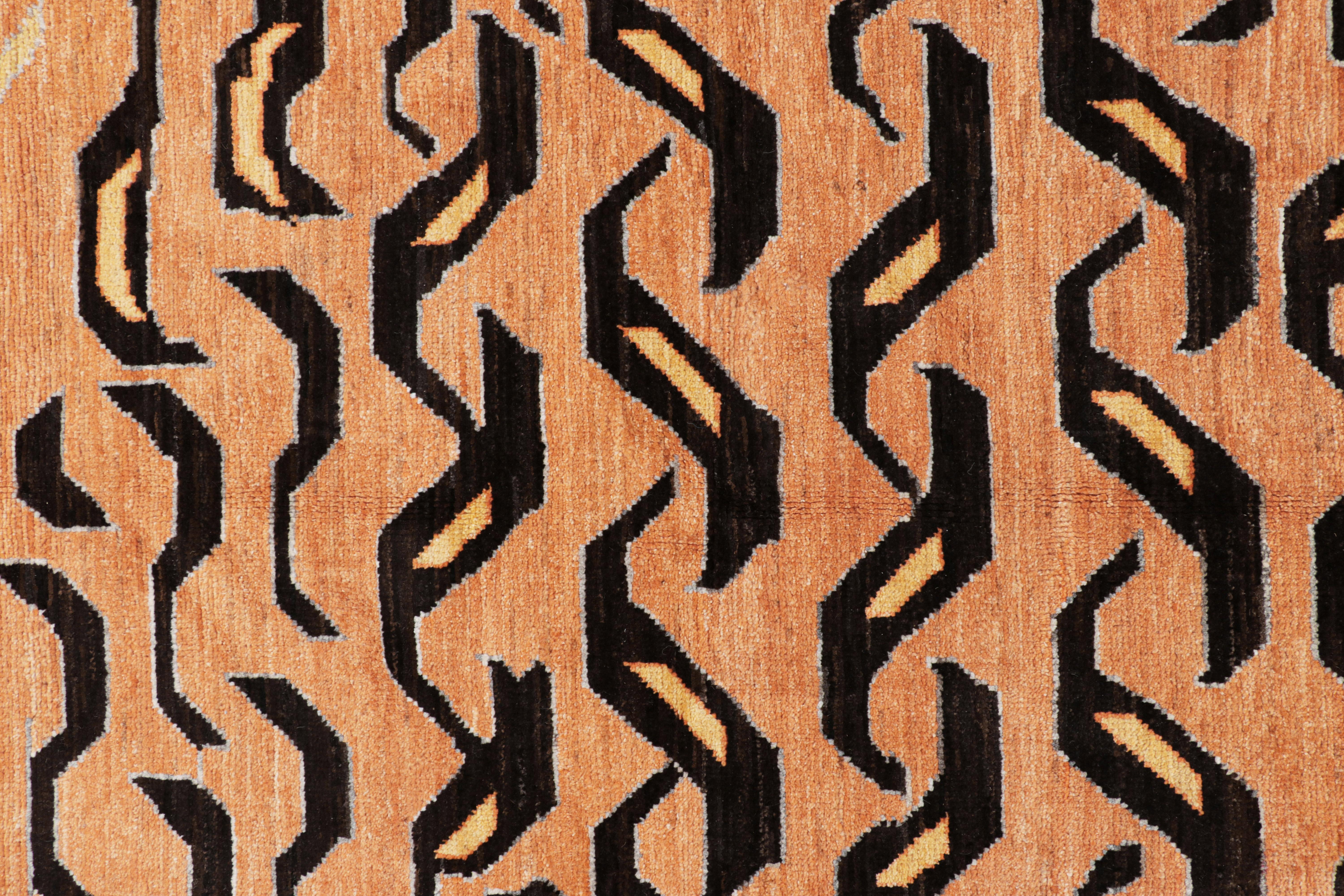 Rug & Kilim è un tappeto tigrato contemporaneo in oro con immagini marroni e arancioni. In condizioni Nuovo in vendita a Long Island City, NY