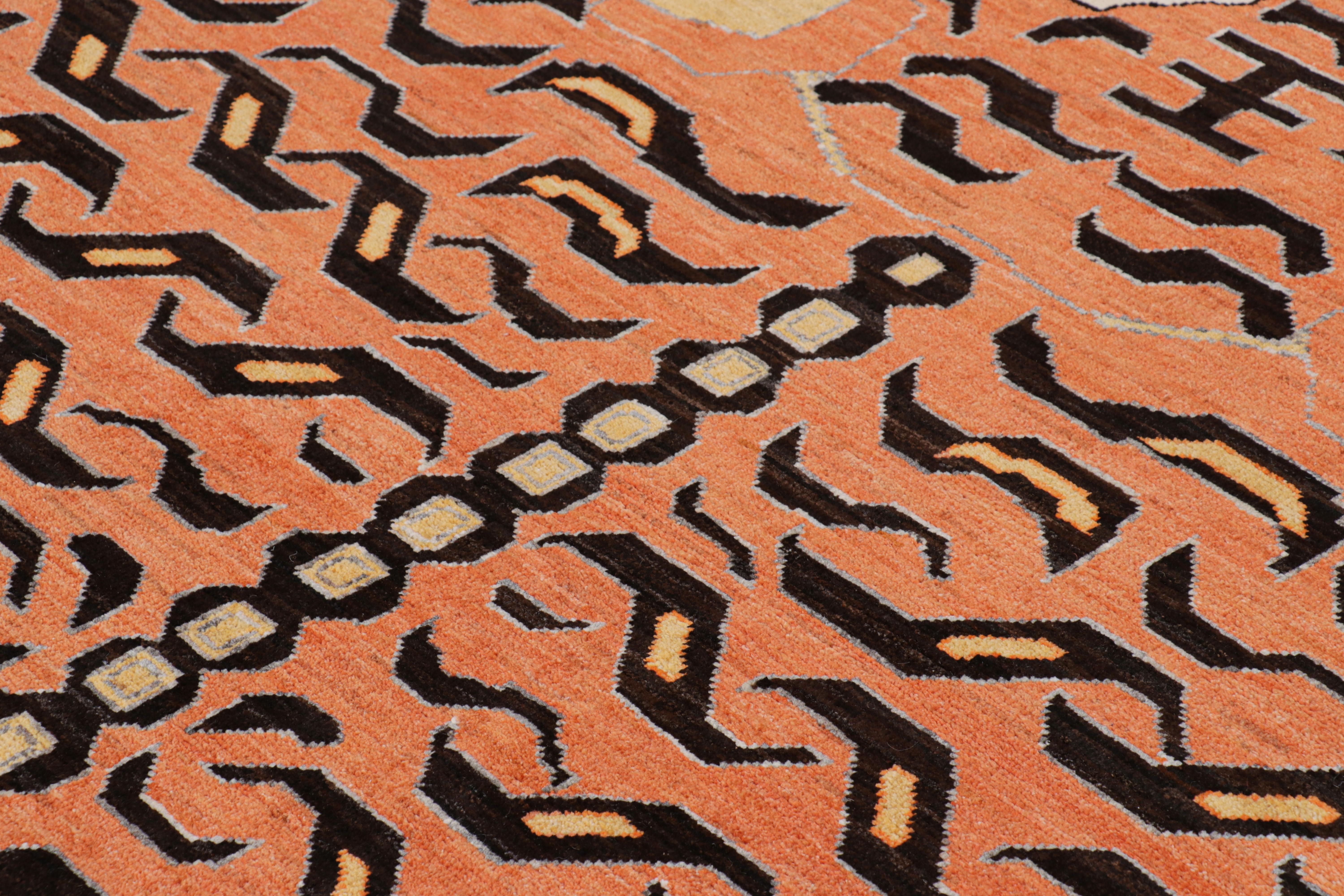 Rug & Kilim è un tappeto tigrato contemporaneo in oro con immagini marroni e arancioni. In condizioni Nuovo in vendita a Long Island City, NY