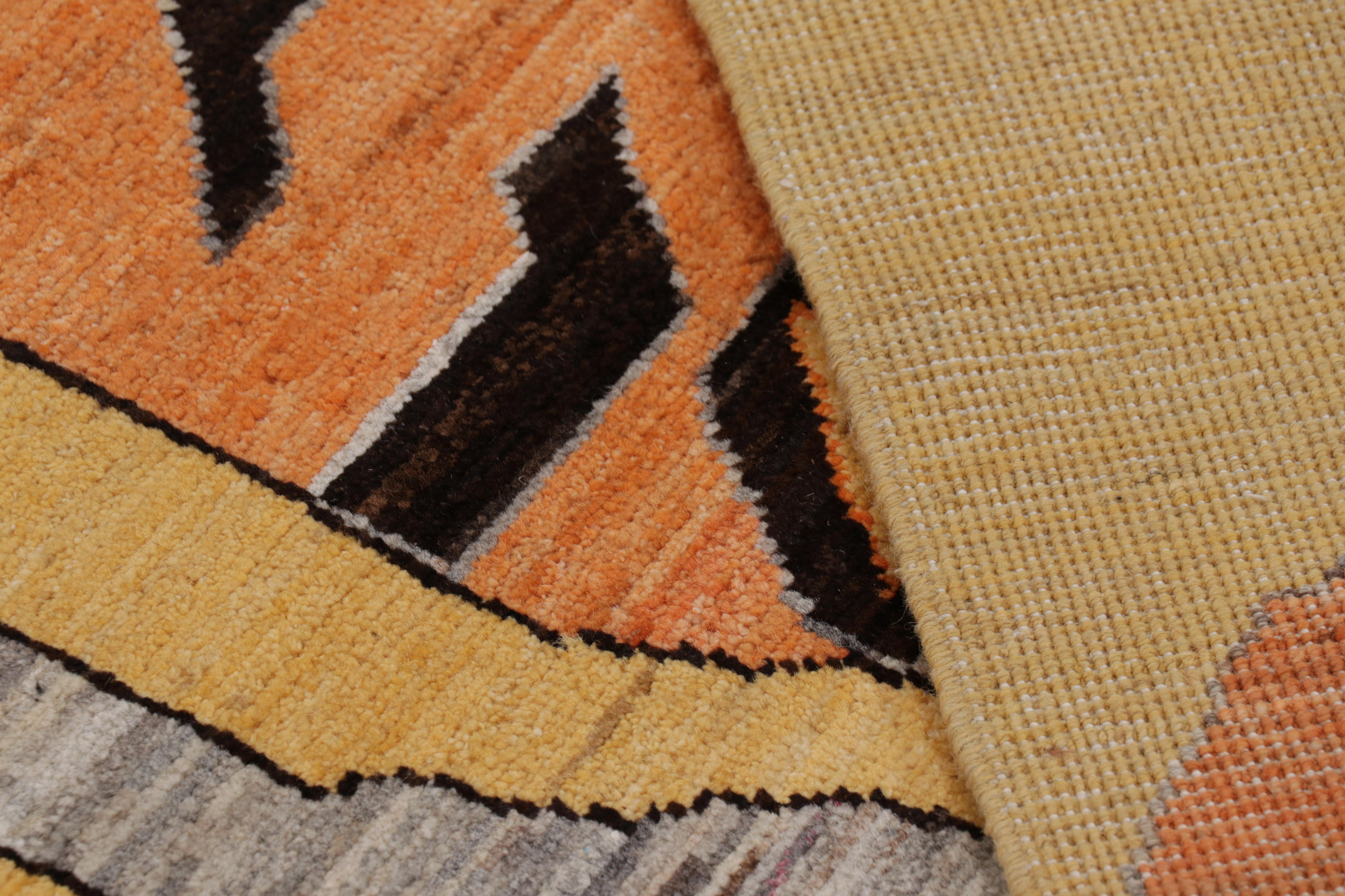 XXI secolo e contemporaneo Rug & Kilim è un tappeto tigrato contemporaneo in oro con immagini marroni e arancioni. in vendita