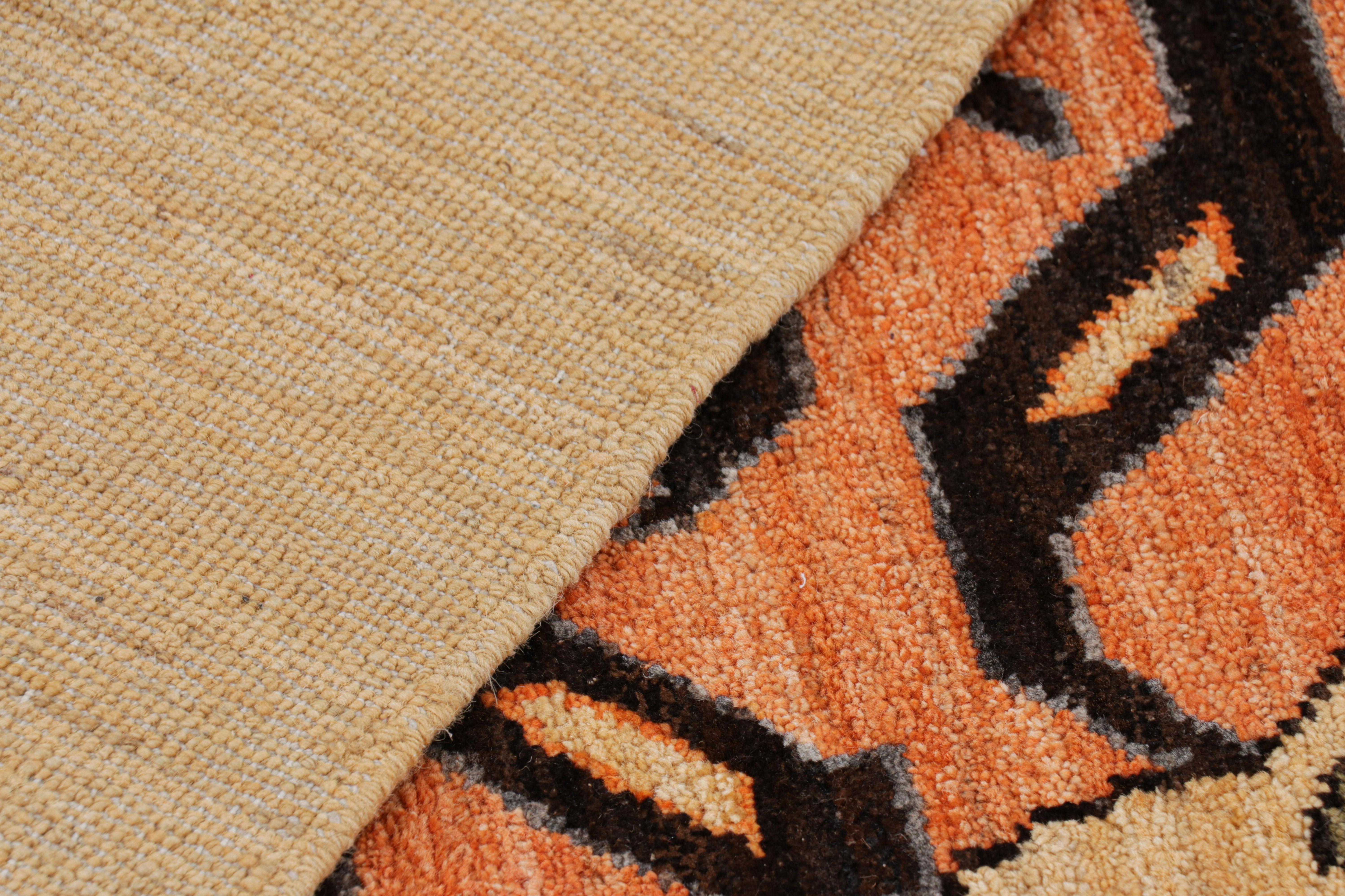 XXI secolo e contemporaneo Rug & Kilim è un tappeto tigrato contemporaneo in oro con immagini marroni e arancioni. in vendita