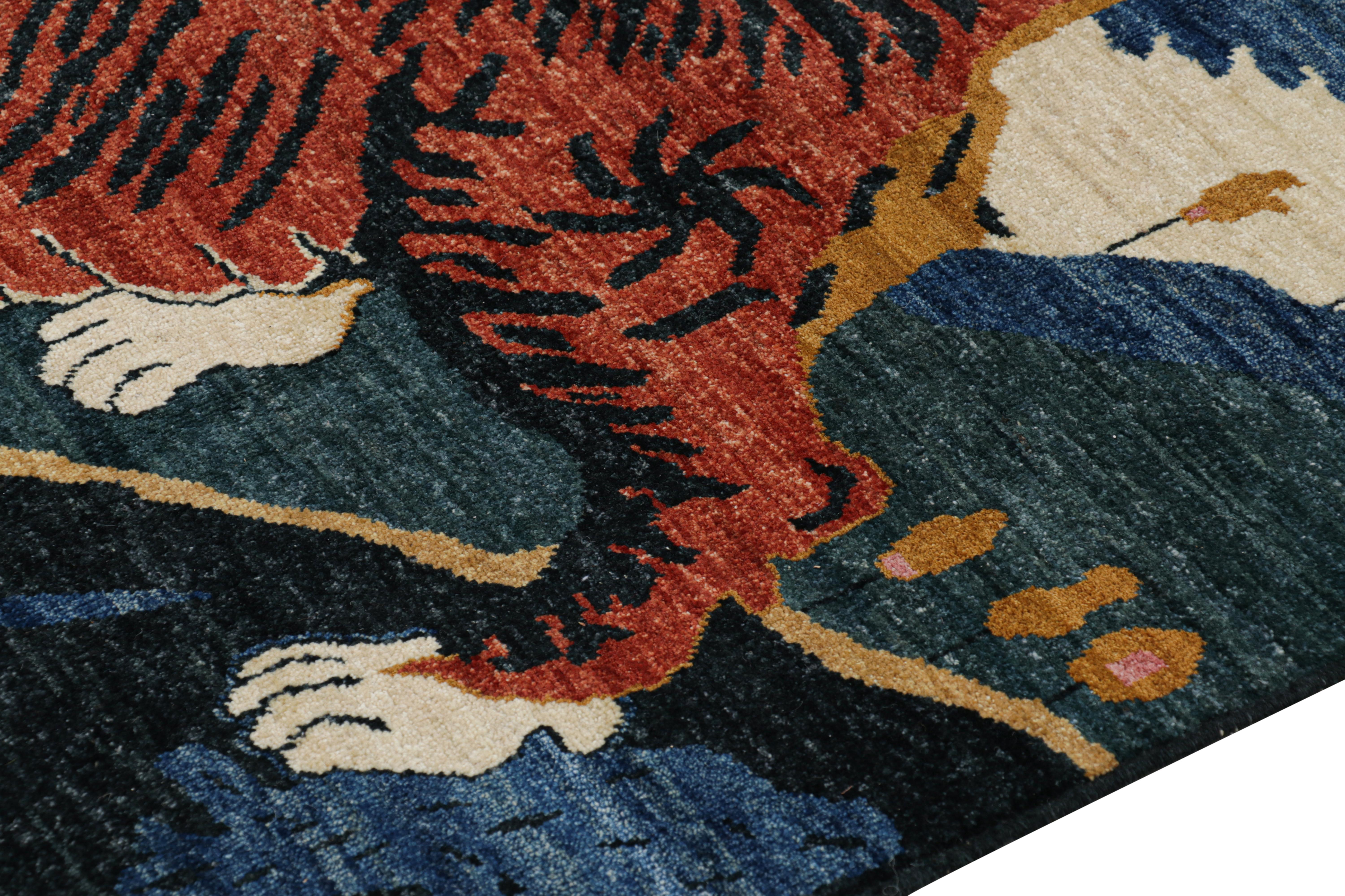 Moderne Rug & Kilim's Contemporary Tiger Rug with Navy Blue and Orange Pictorials (Tapis tigré contemporain avec pictogrammes bleu marine et orange) en vente