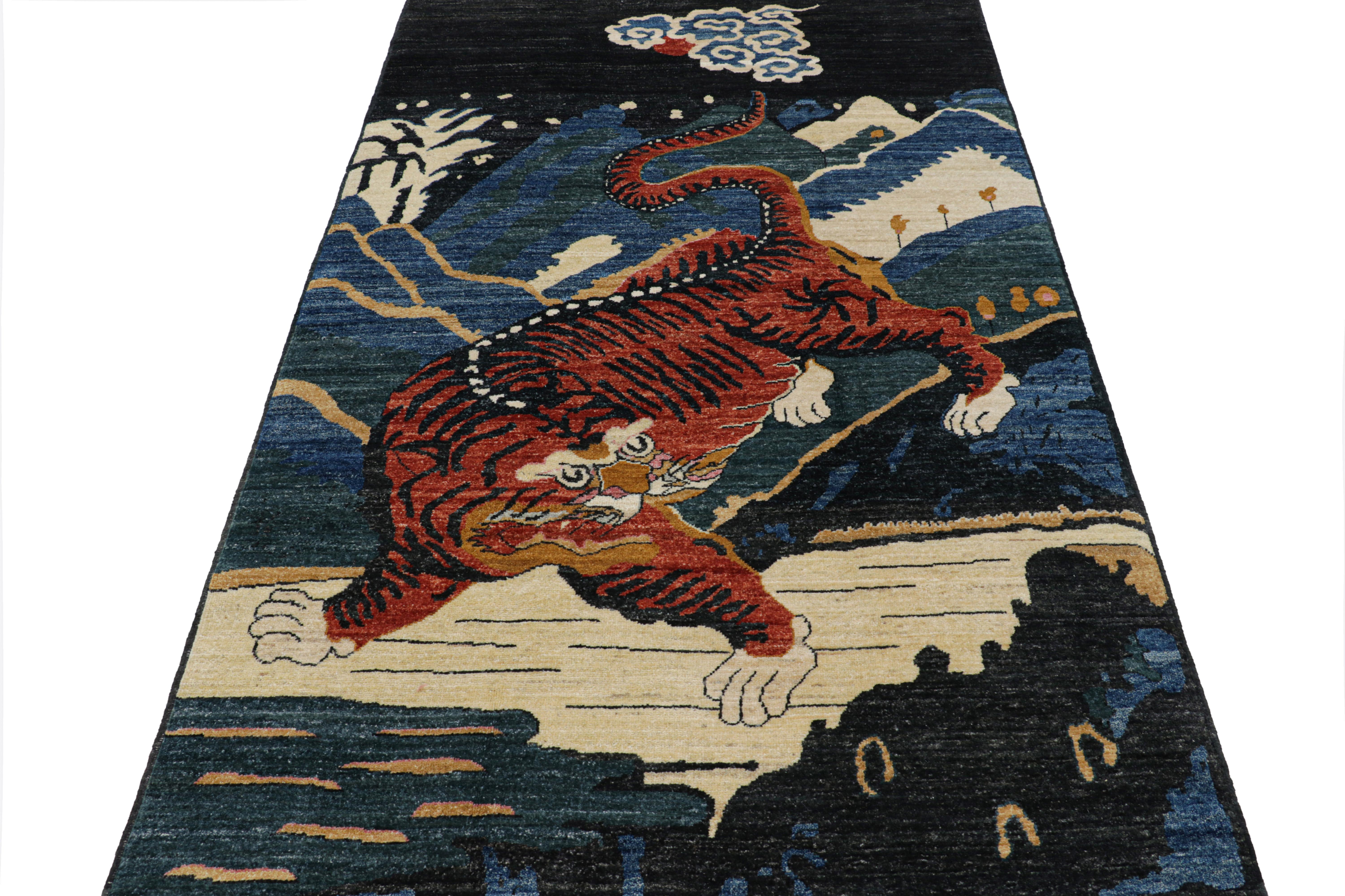 Rug & Kilim's Contemporary Tiger Rug mit marineblauen und orangefarbenen Motiven (Afghanisch) im Angebot