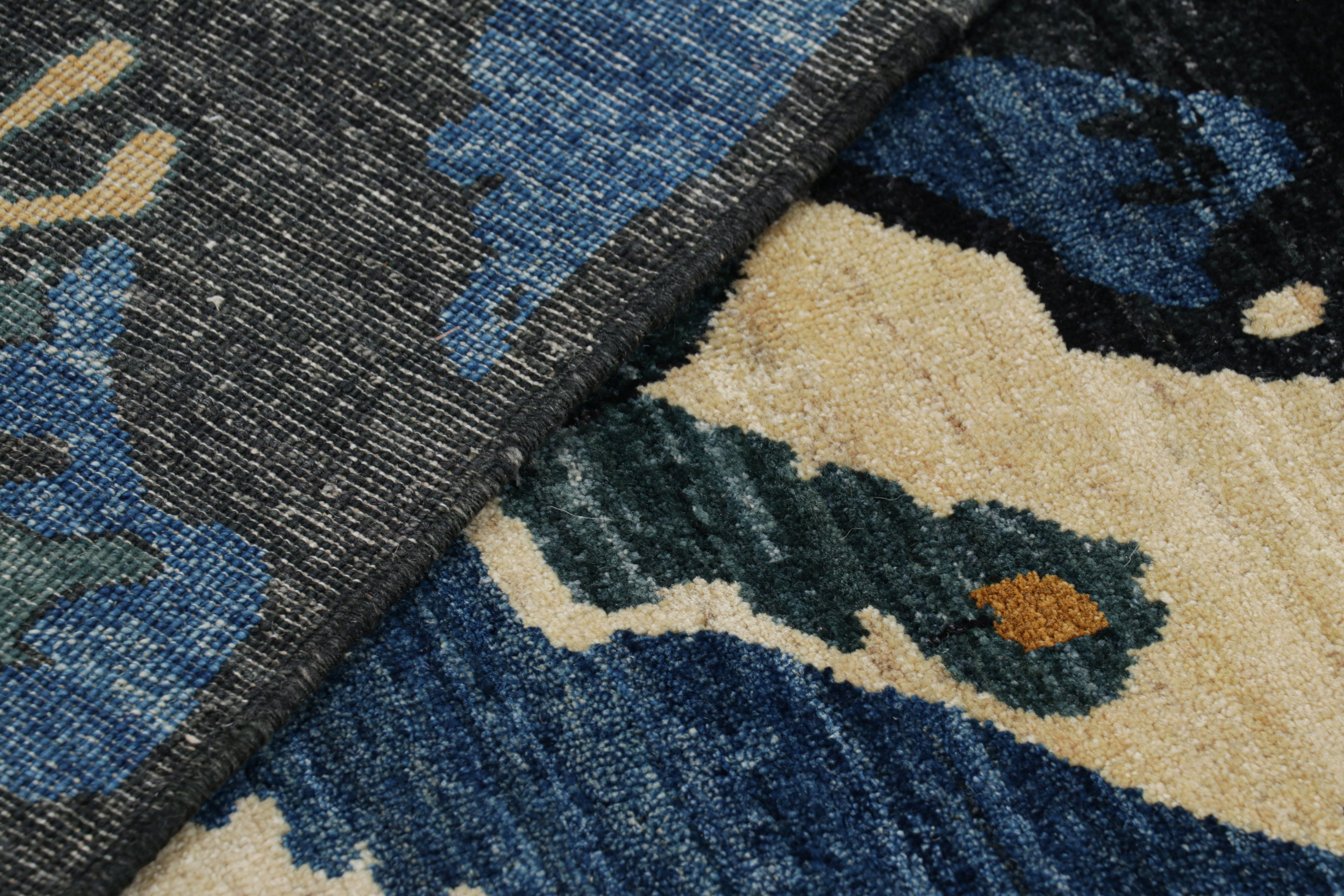 Rug & Kilim's Contemporary Tiger Rug mit marineblauen und orangefarbenen Motiven (21. Jahrhundert und zeitgenössisch) im Angebot