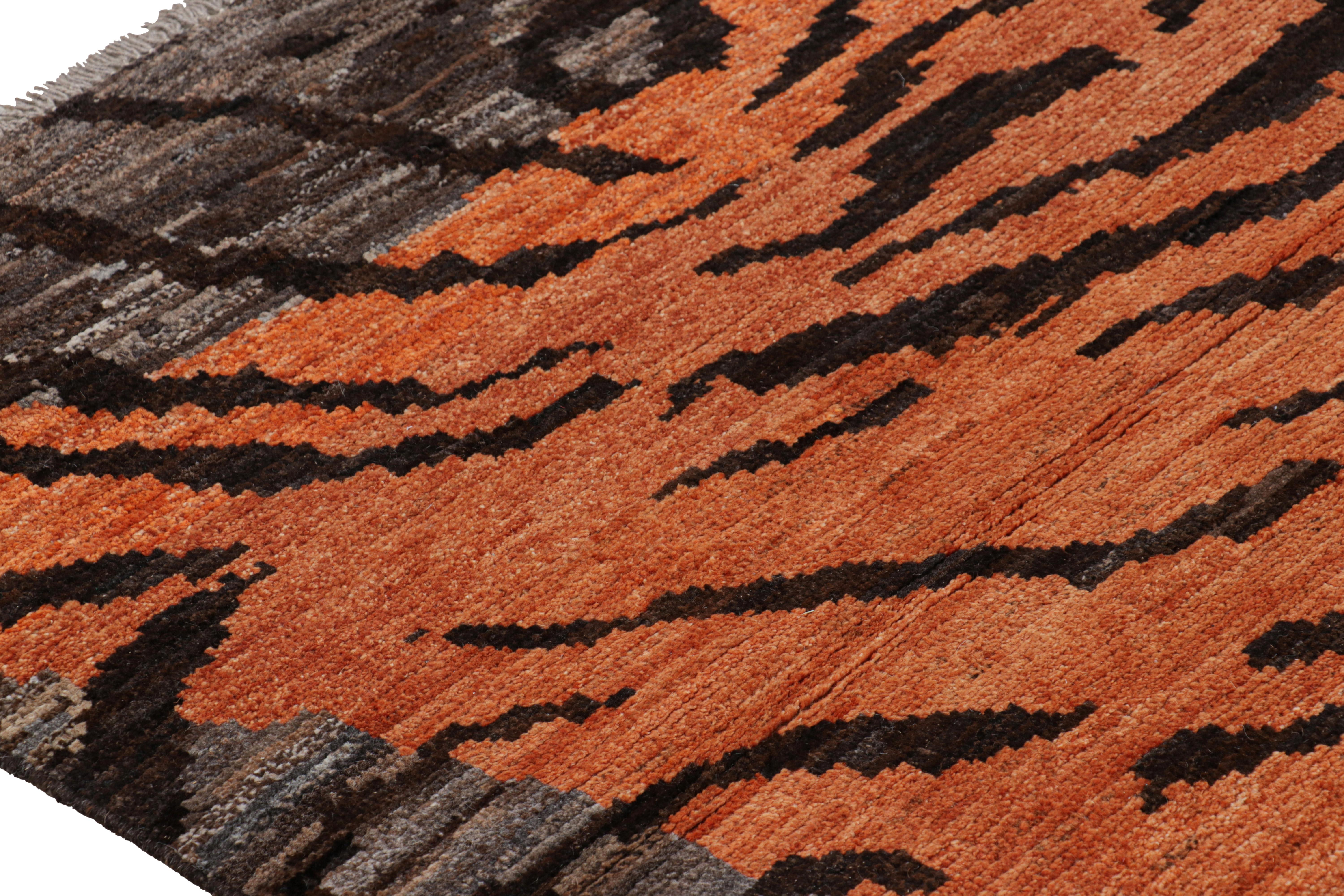 Alfombra contemporánea Rug & Kilim de piel de tigre en naranja con rayas negras y marrones en Nuevo estado para la venta en Long Island City, NY