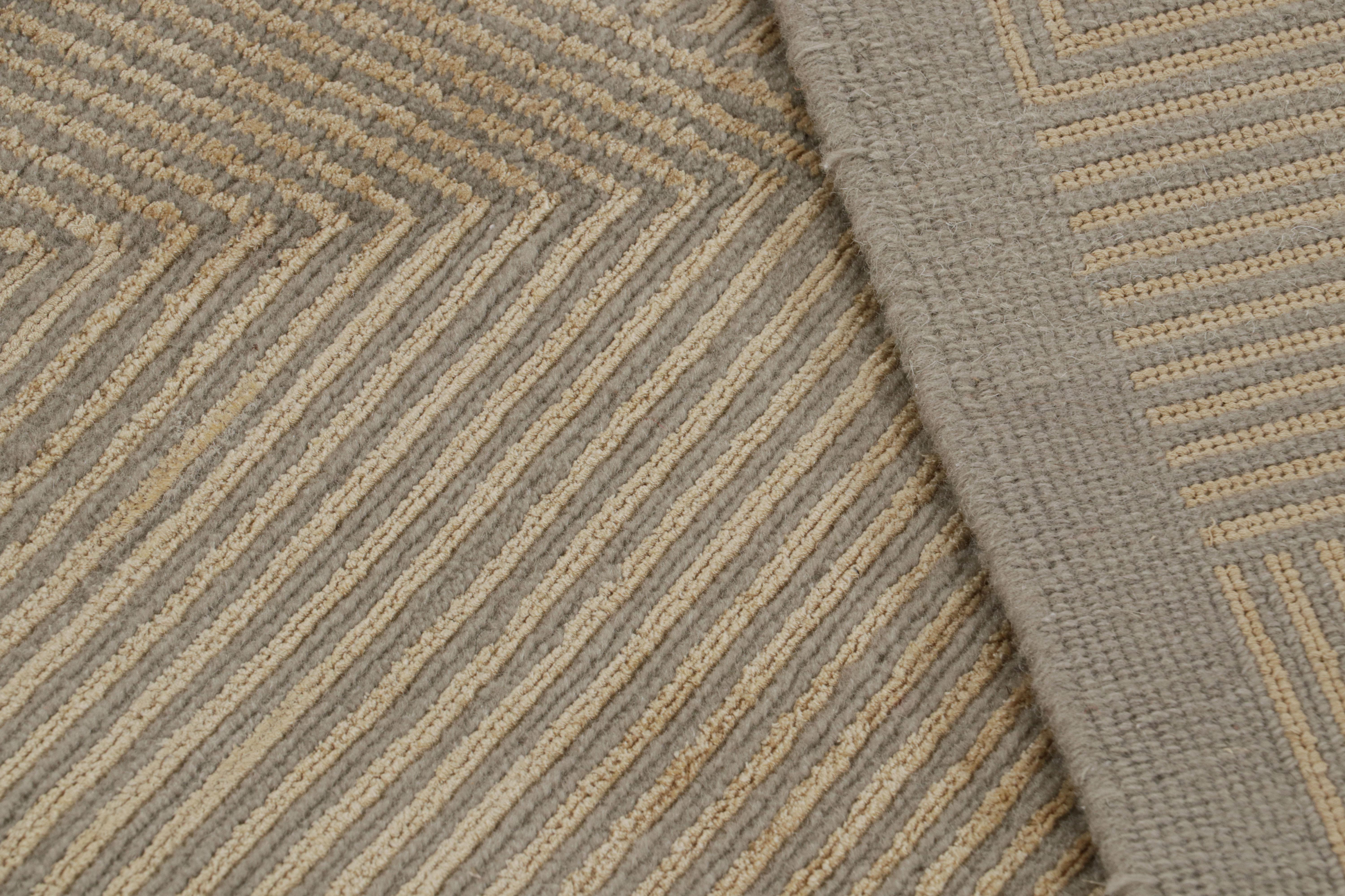 Laine Rug & Kilim's Cubist Art Deco Style Rug in Beige-Brown Geometric Patterns (tapis de style art déco cubiste à motifs géométriques beige et marron) en vente