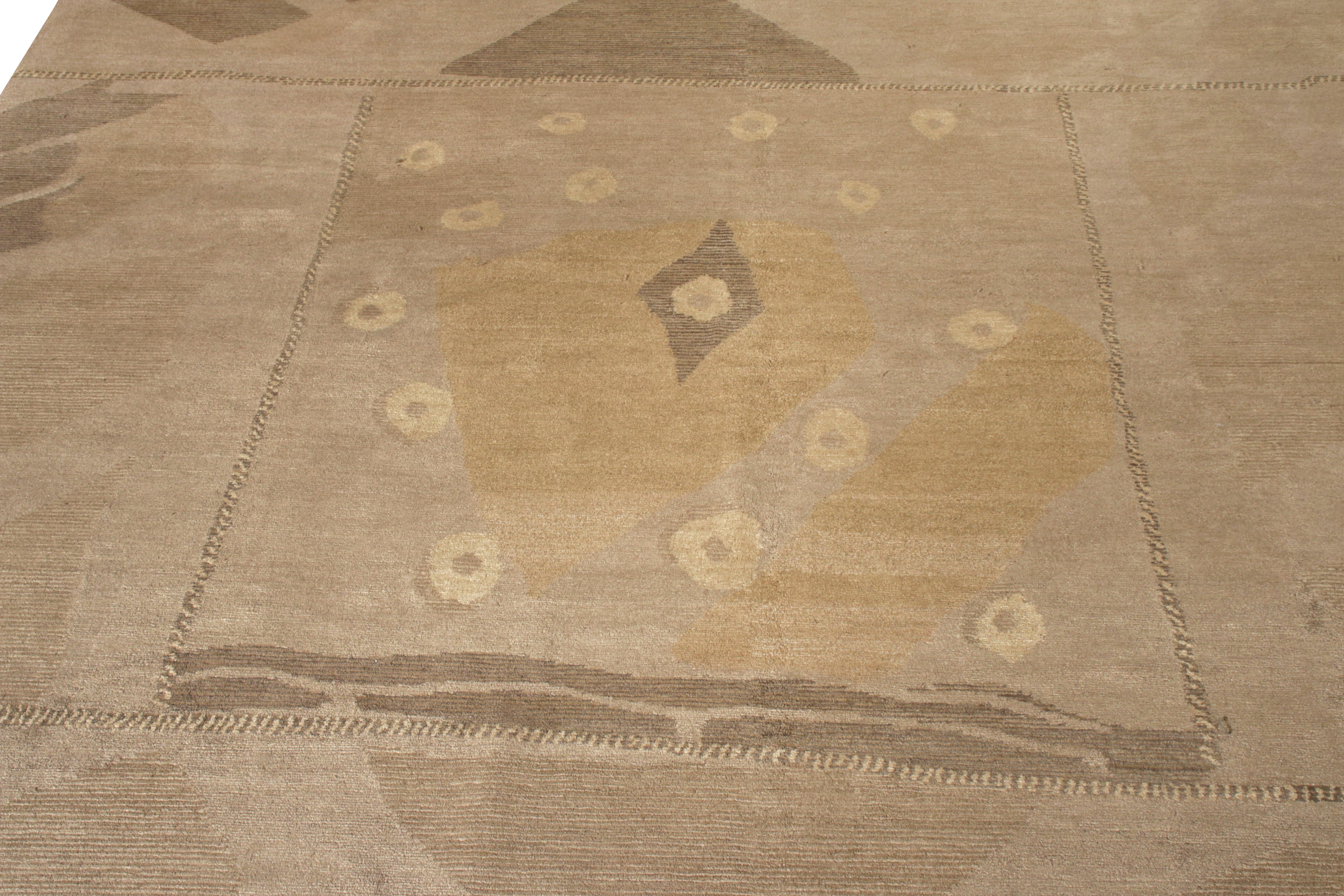 Rug & Kilim's Cubist Style Modern Deco Rug in Beige Brown Geometric Pattern (Nepalesisch) im Angebot
