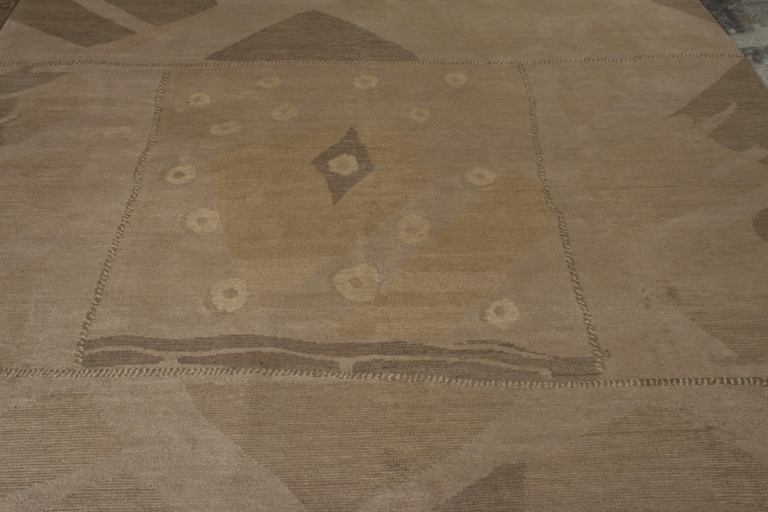 Alfombra moderna de estilo cubista Rug & Kilim de diseño geométrico en marrón beige Nepalés en venta