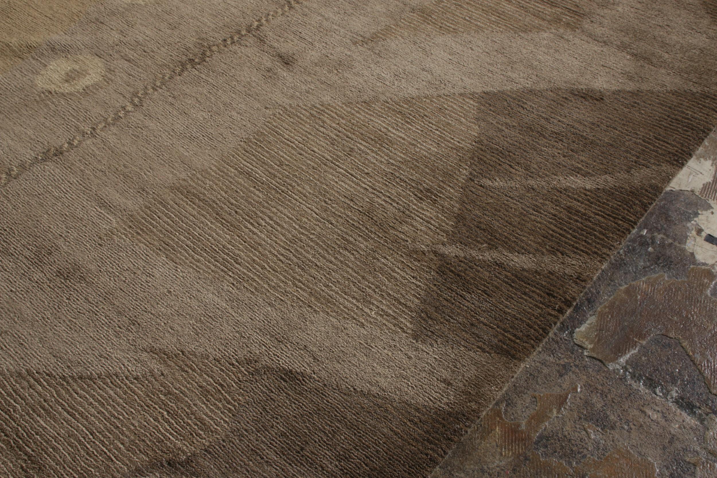 Alfombra moderna de estilo cubista Rug & Kilim de diseño geométrico en marrón beige en Nuevo estado para la venta en Long Island City, NY