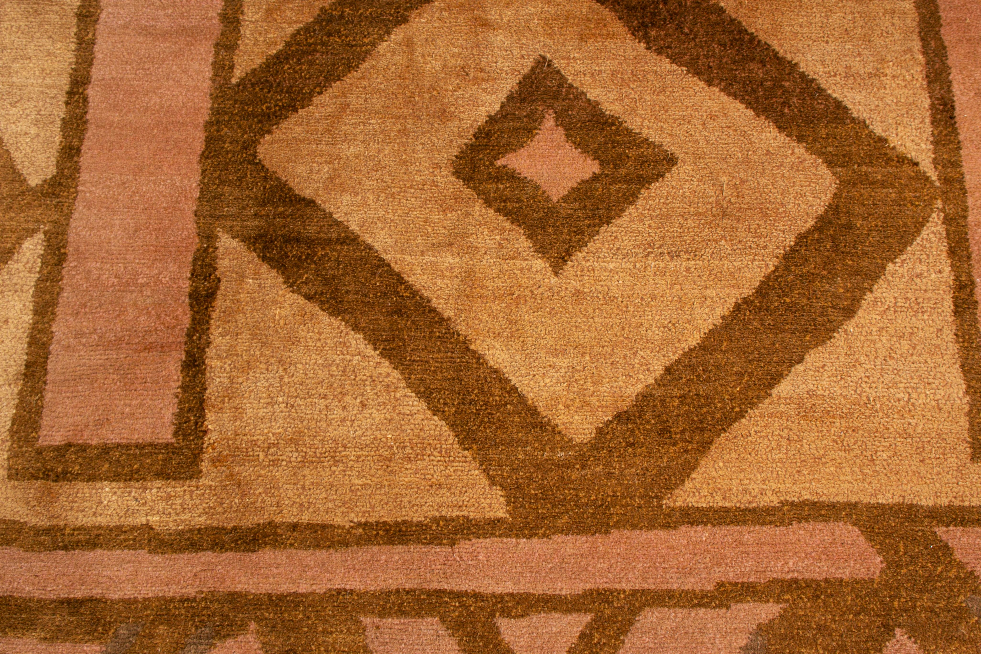 Annodato a mano Rug & Kilim - Tappeto in stile cubista in lana e seta beige-marrone e rosa in vendita