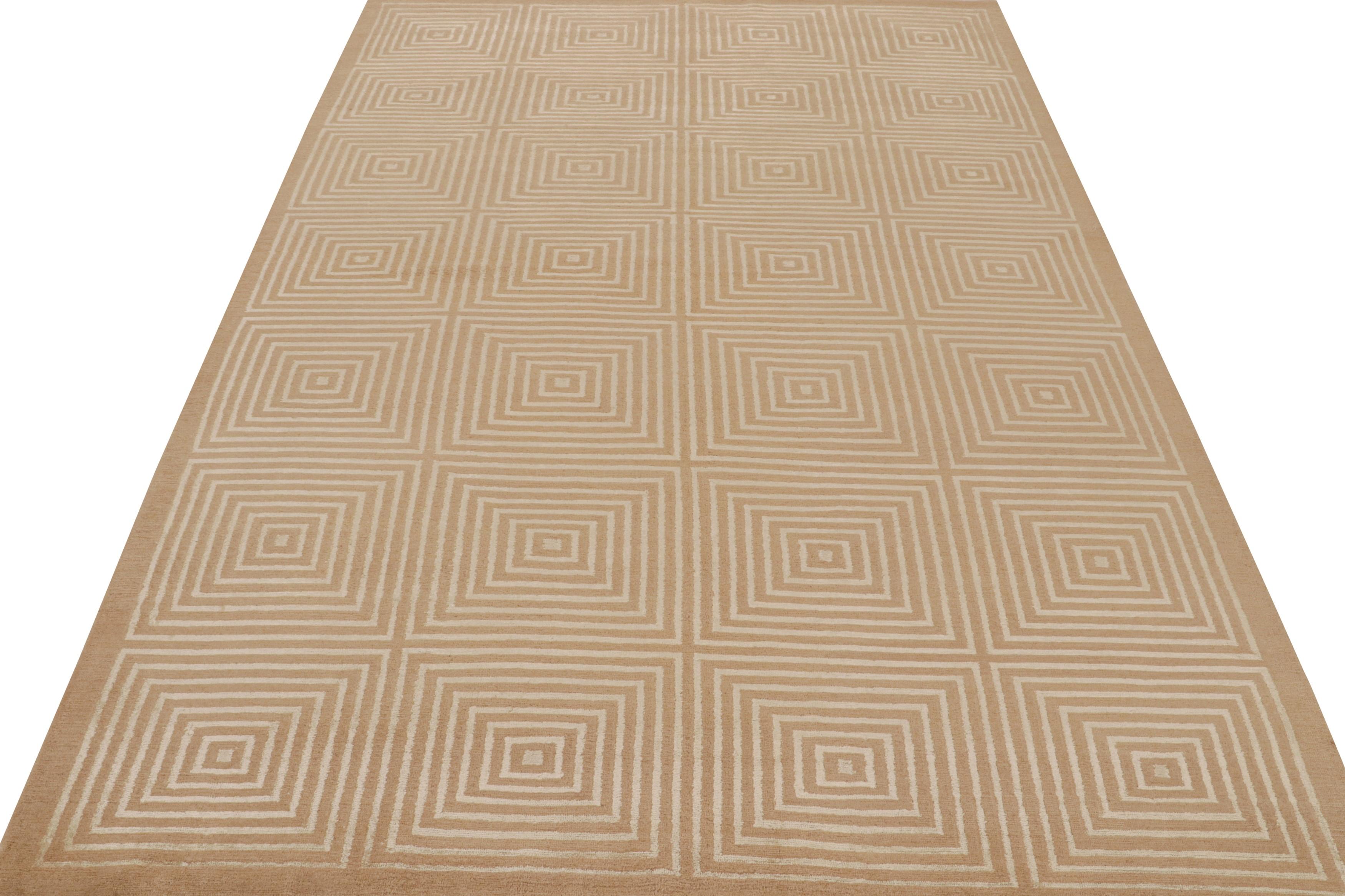 Népalais Rug & Kilim's Cubist Style Rug in Beige with White Geometric Patterns Dorian (tapis de style cubiste en beige avec des motifs géométriques blancs) en vente