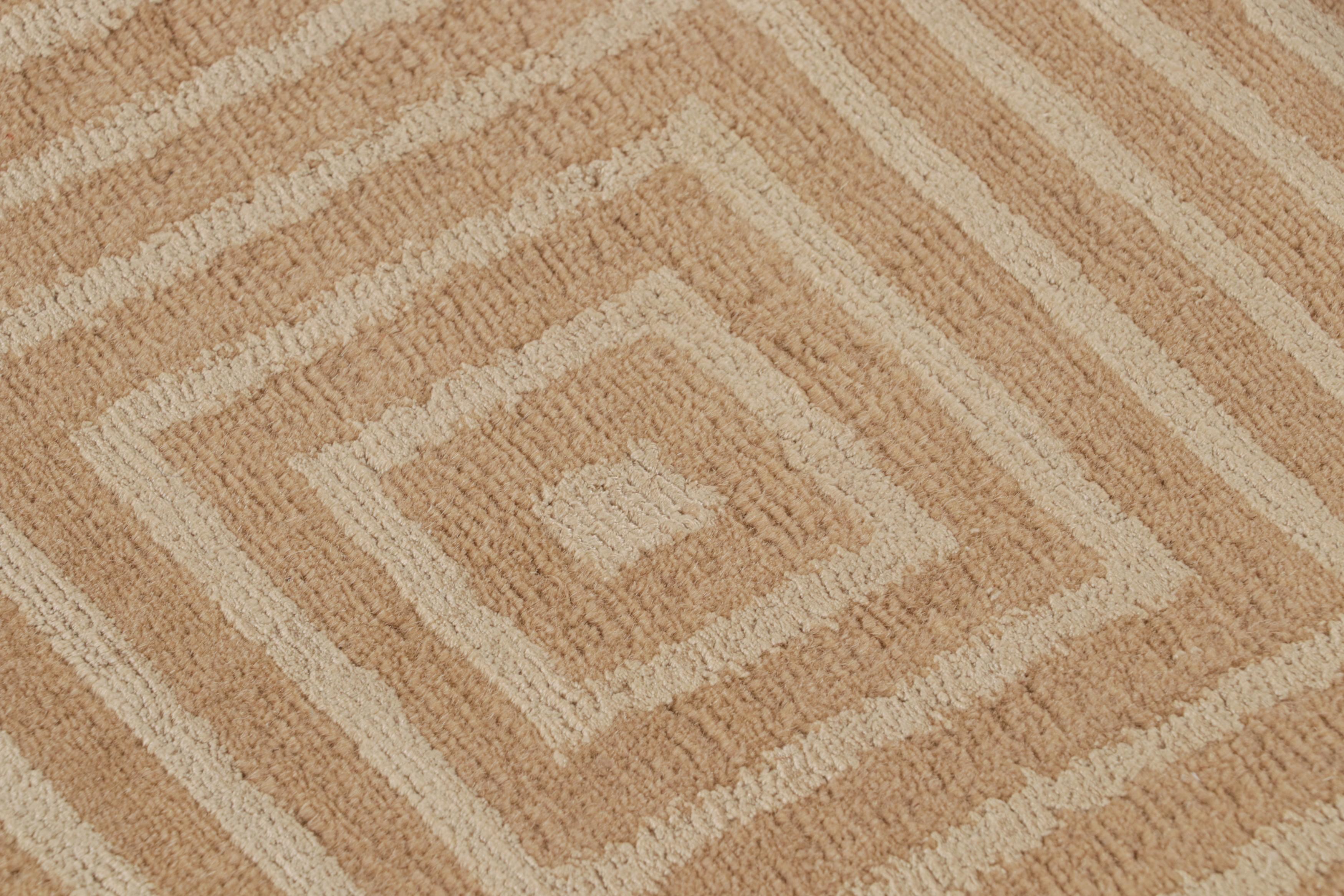 XXIe siècle et contemporain Rug & Kilim's Cubist Style Rug in Beige with White Geometric Patterns Dorian (tapis de style cubiste en beige avec des motifs géométriques blancs) en vente