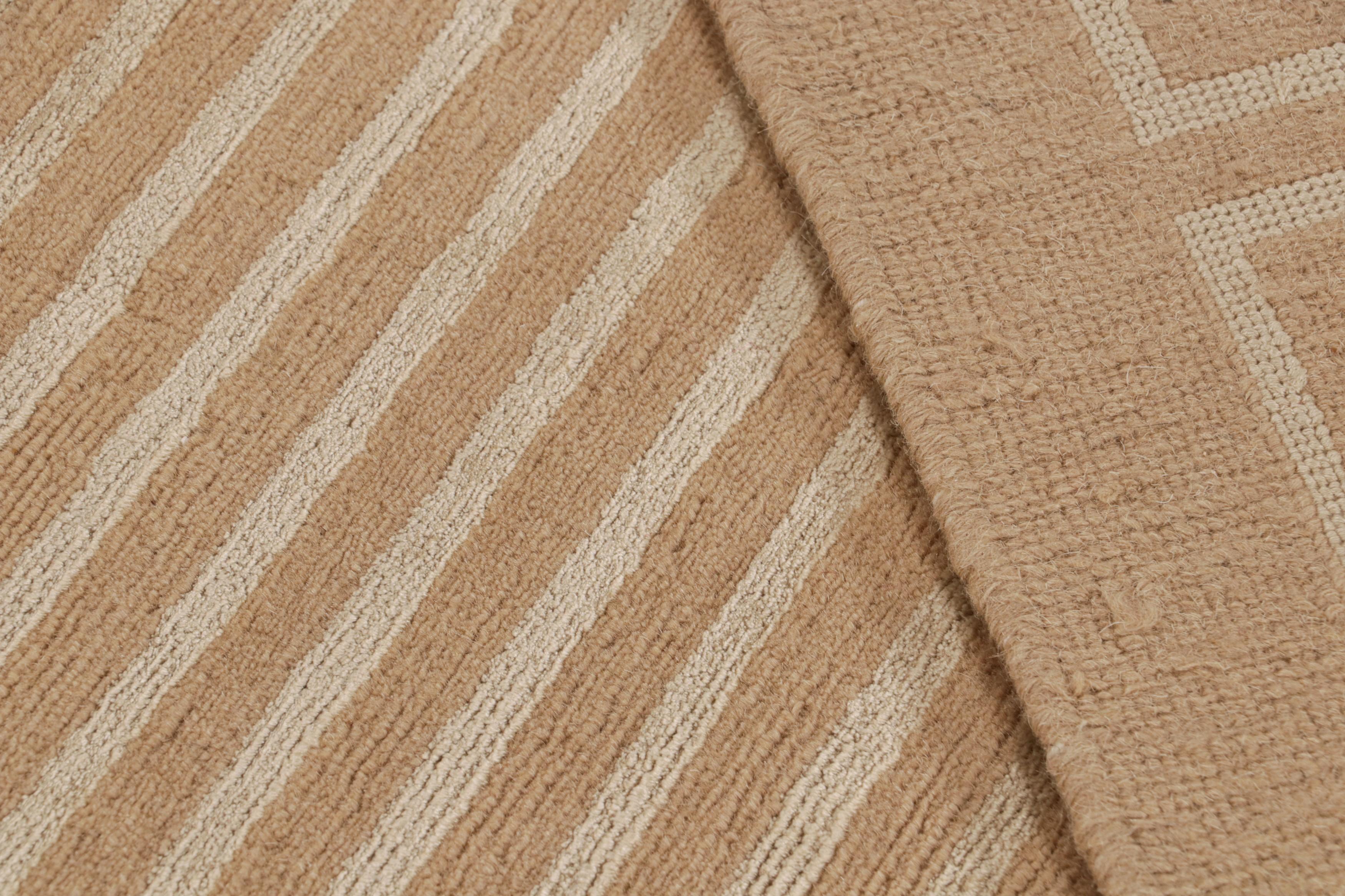 Laine Rug & Kilim's Cubist Style Rug in Beige with White Geometric Patterns Dorian (tapis de style cubiste en beige avec des motifs géométriques blancs) en vente