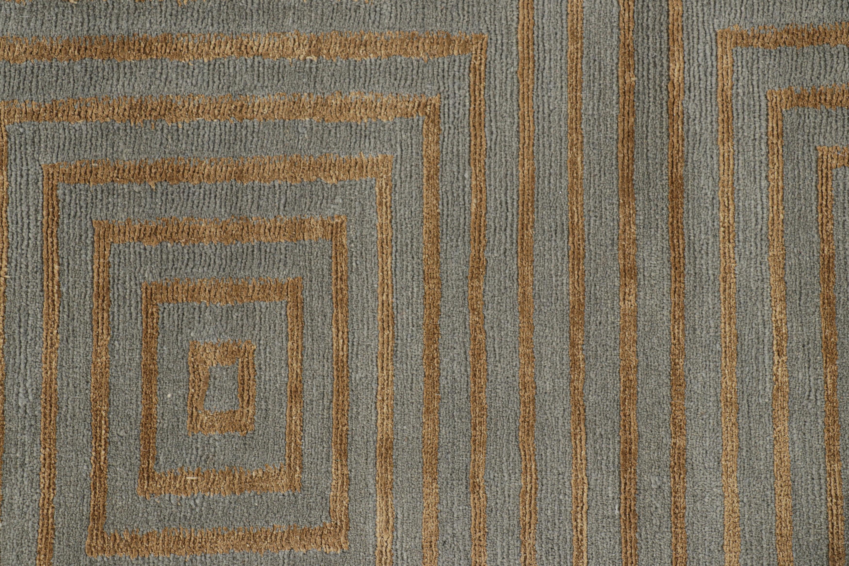 Rug & Kilim's Teppich im kubistischen Stil in Grau mit bronzefarbenen geometrischen Mustern 