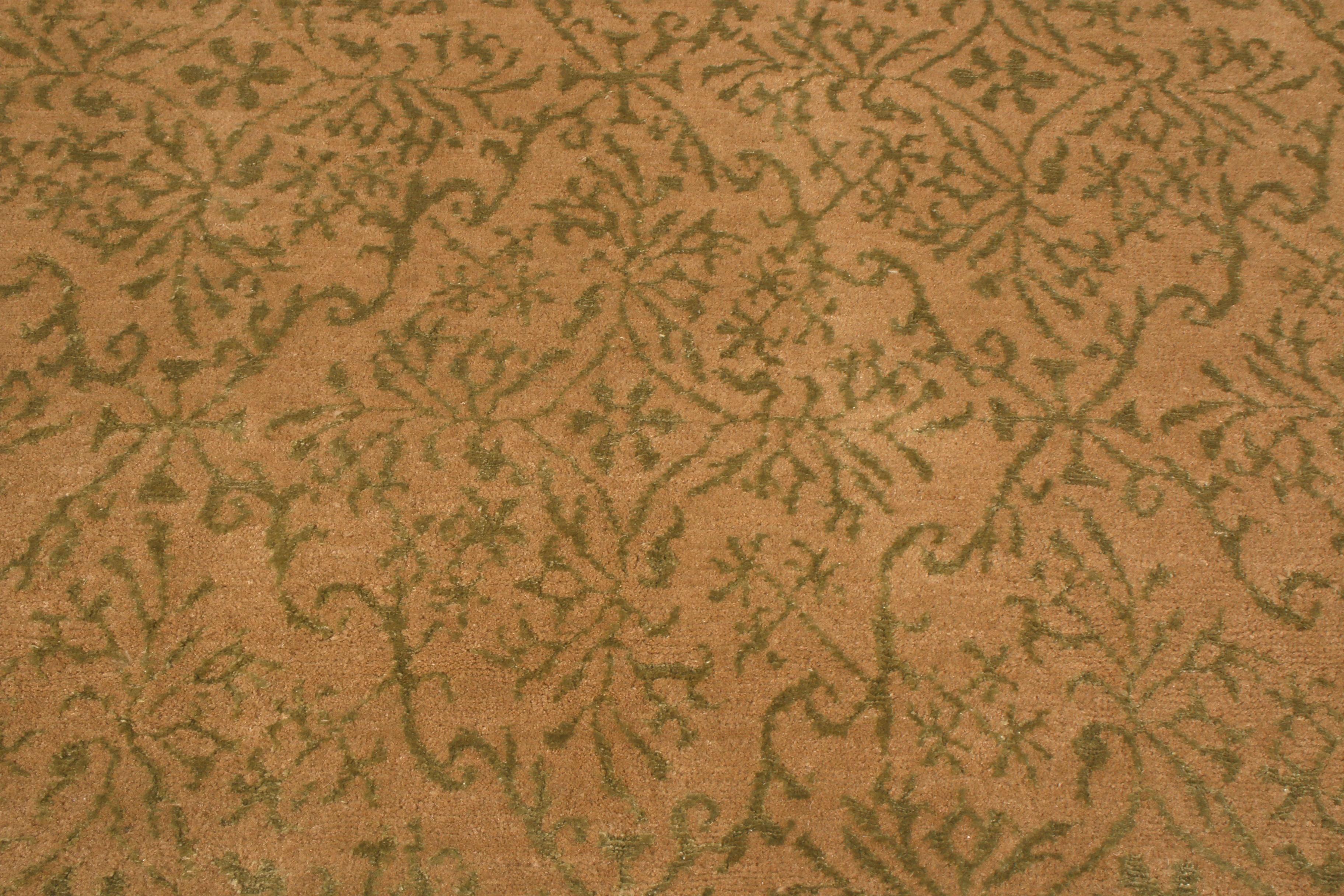 Beige-brauner geometrischer Woll- und Seidenteppich mit Blumenmuster von Rug & Kilim (Handgeknüpft)