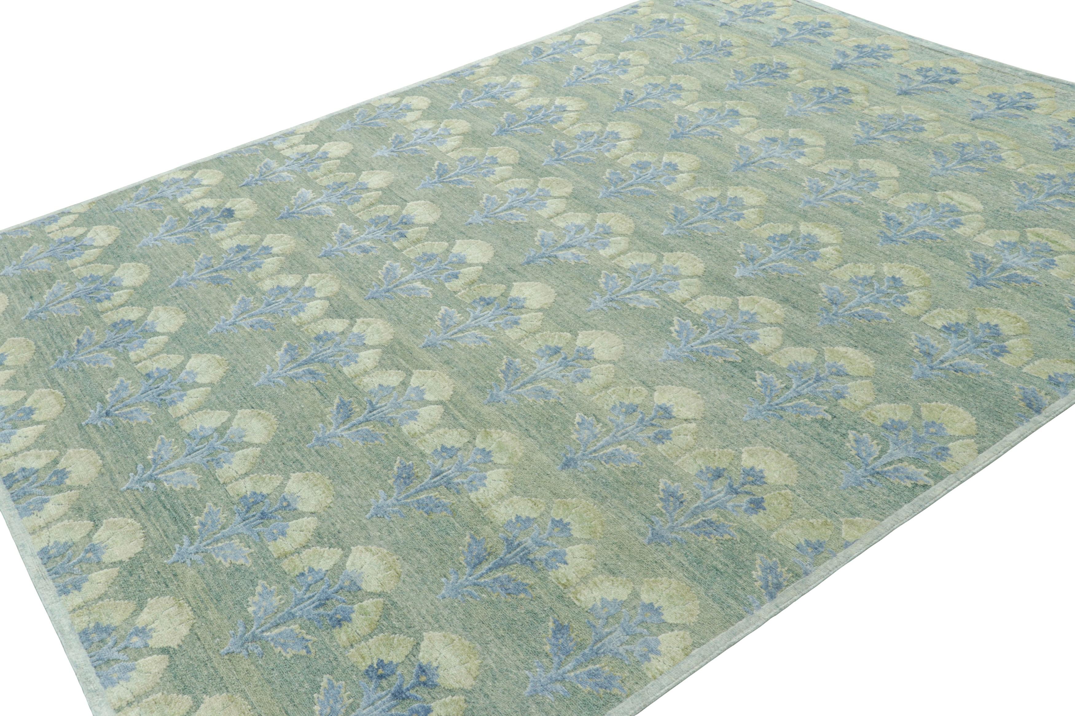 Noué à la main Rug & Kilim's Custom Block Print Rug Design with Blue and Green Floral Pattern (Motif floral bleu et vert) en vente