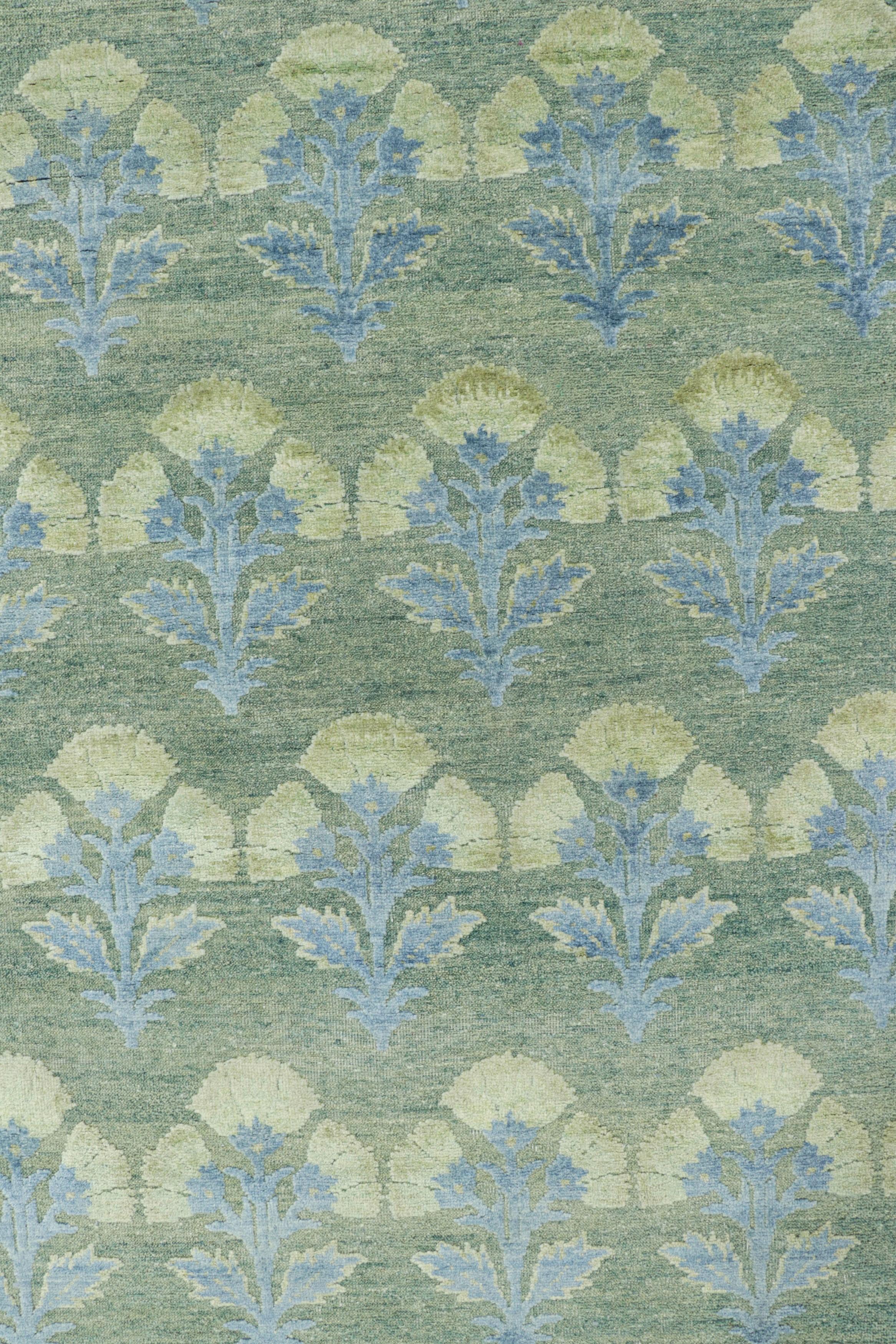 Rug & Kilim's Custom Block Print Rug Design with Blue and Green Floral Pattern (Motif floral bleu et vert) Neuf - En vente à Long Island City, NY