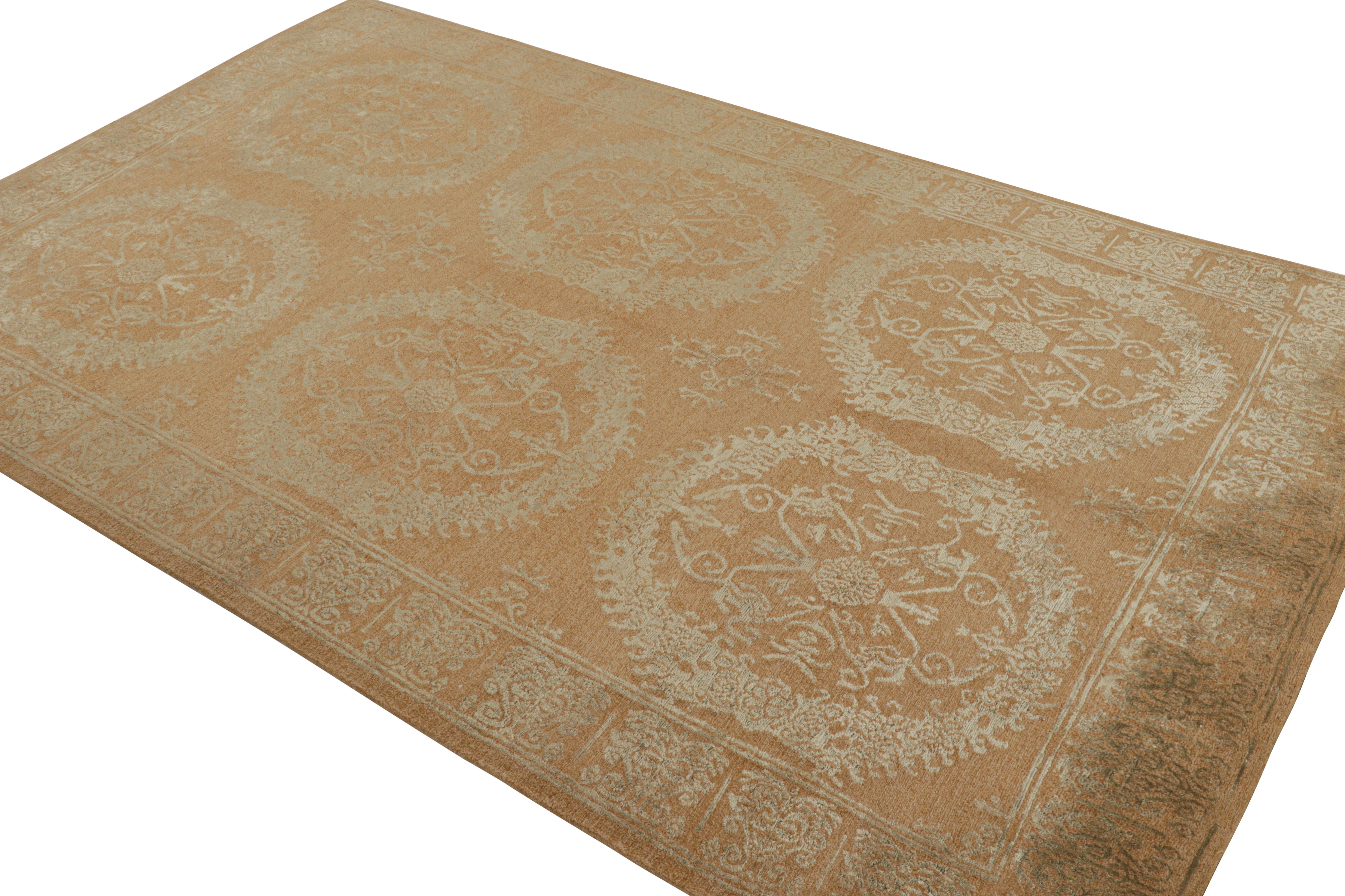 Annodato a mano con la nostra miscela unica di lana di qualità e seta lucente, il disegno del tappeto Catana di Rug & Kilim è disponibile in tutti i colori e le dimensioni personalizzate ed è uno dei nostri modelli più famosi. Questa edizione del