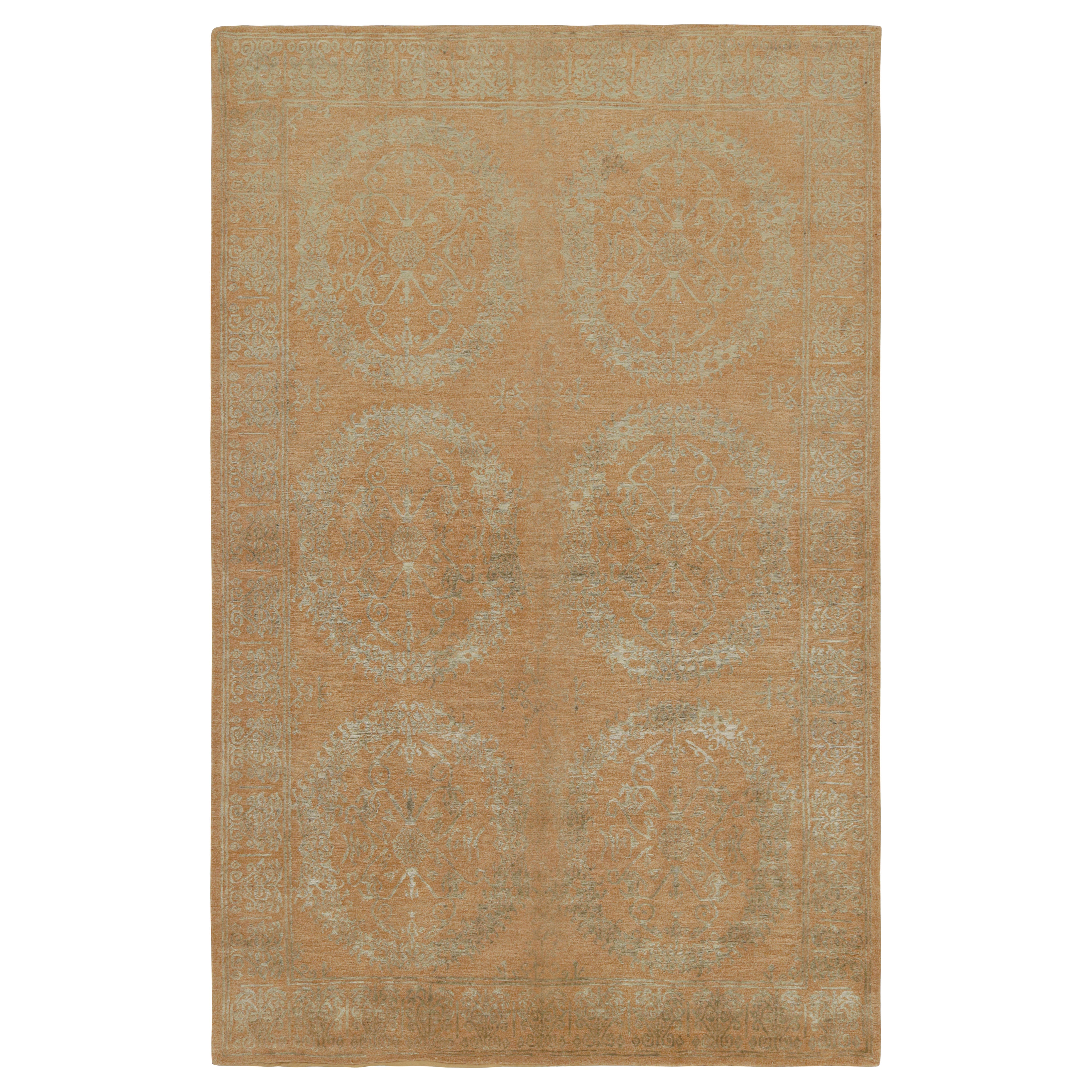 Rug & Kilim - Tappeto floreale personalizzato in lana e seta di colore beige e verde - "Catana".