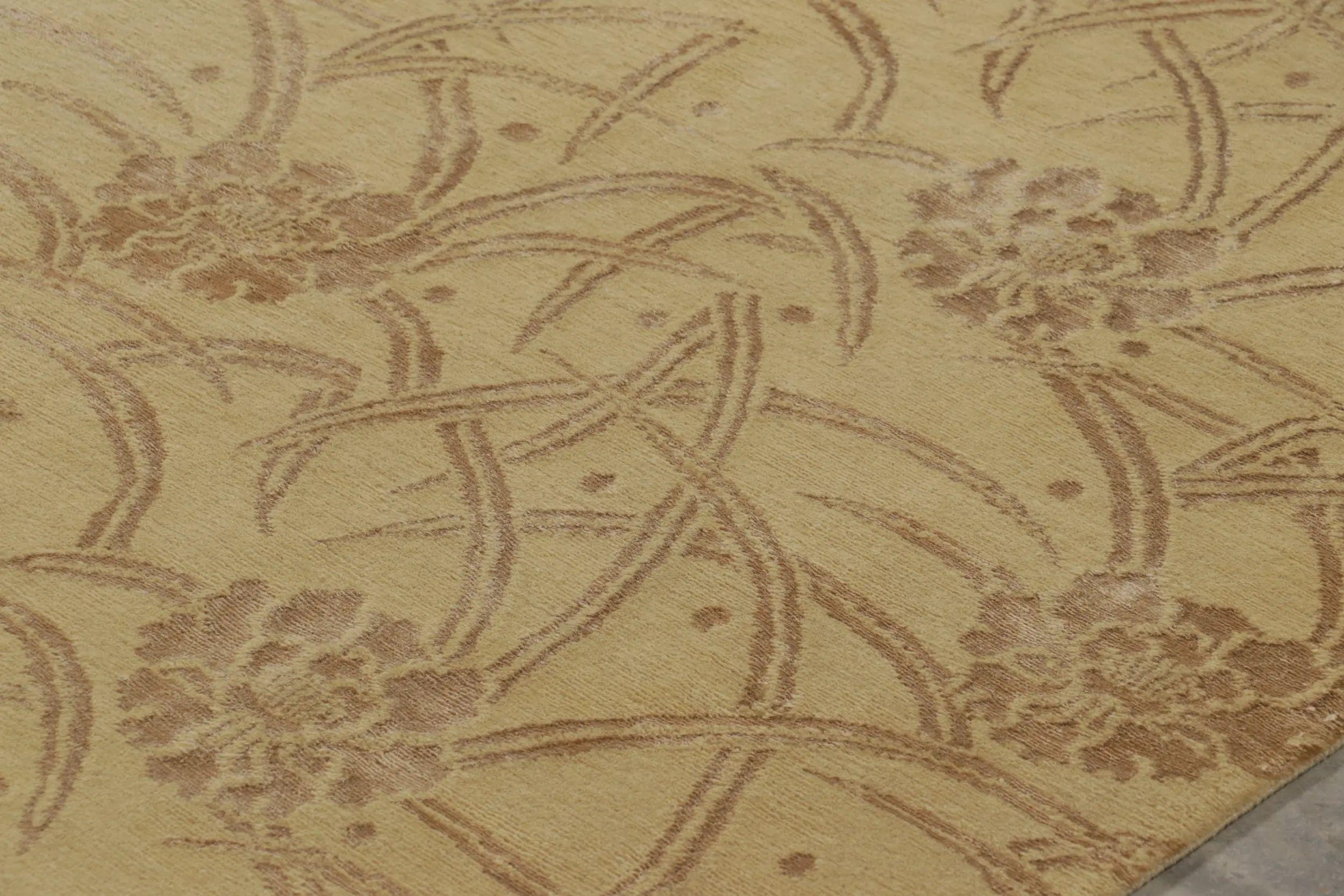 Rug & Kilim's Custom Geometric Floral Beige Brown and Gold Wool and Silk Rug (21. Jahrhundert und zeitgenössisch) im Angebot