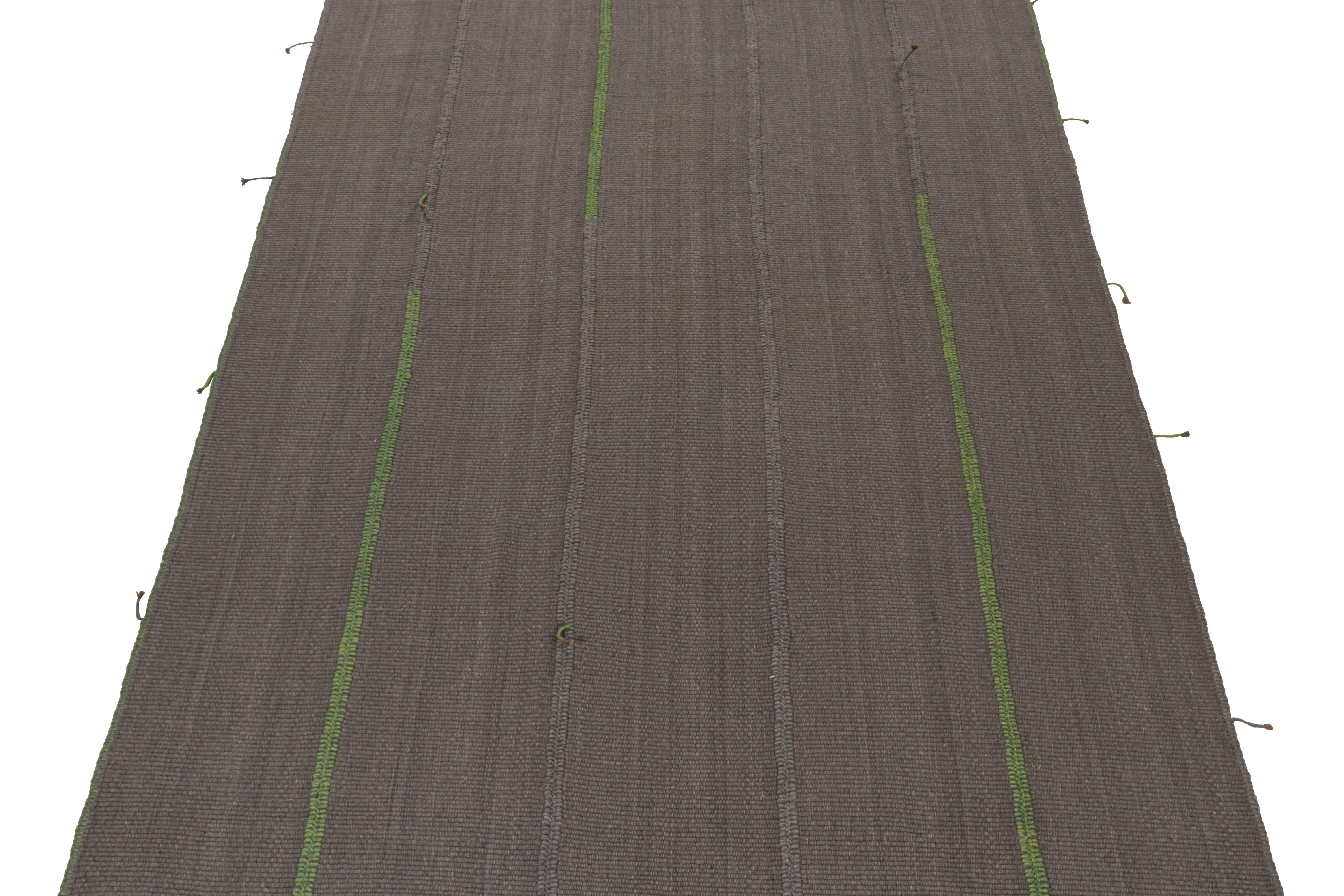 Tissé à la main en laine, ce motif Kilim personnalisé fait partie d'une nouvelle ligne audacieuse de tissages plats contemporains de Rug & Kilim.

Plus loin dans le Design :

Le 