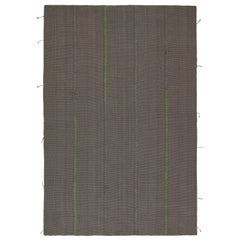 Rug & Kilim: design personalizzato in grigio con accenti verdi e marroni